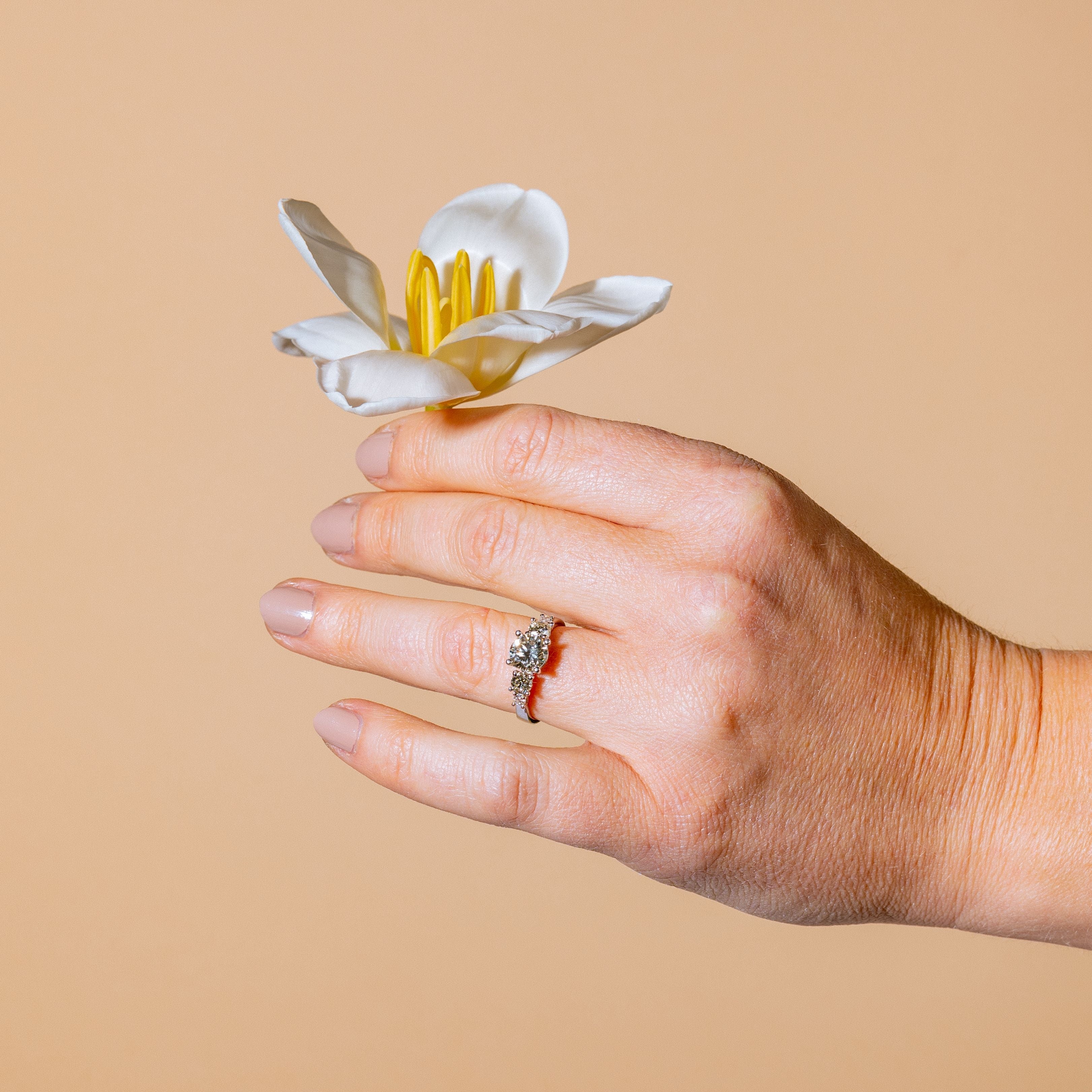 Moissanite vs Diamond: Understanding Sparkle, Fire, and How Each Stone Really Looks - MTD