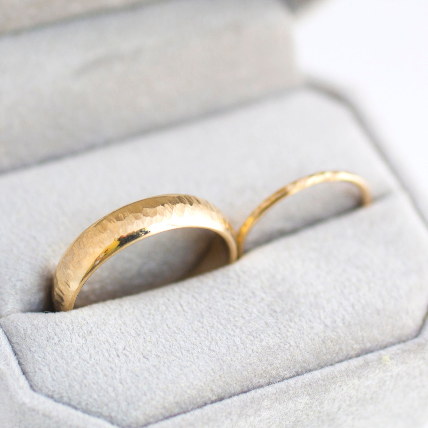 How Hand-Hammered Wedding Bands Bring Rustic Elegance to Your Love Story - MTD