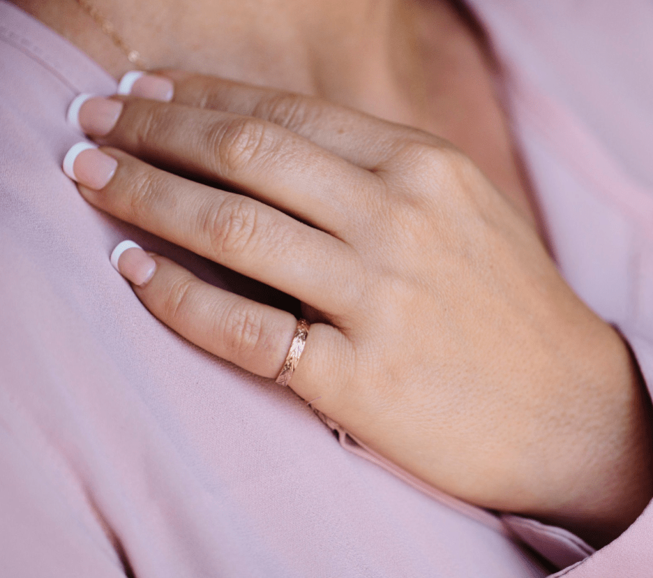 Rose Gold with Soul: Why Hammered Rose Gold Wedding Bands Are the Romantic Rebel’s Choice - MTD