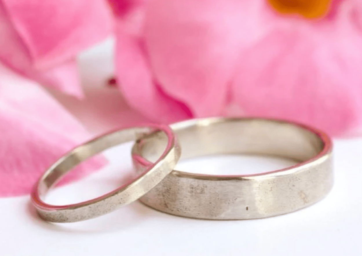 Hammered Men’s Wedding Bands: Rugged Elegance Meets Everyday Durability - MTD