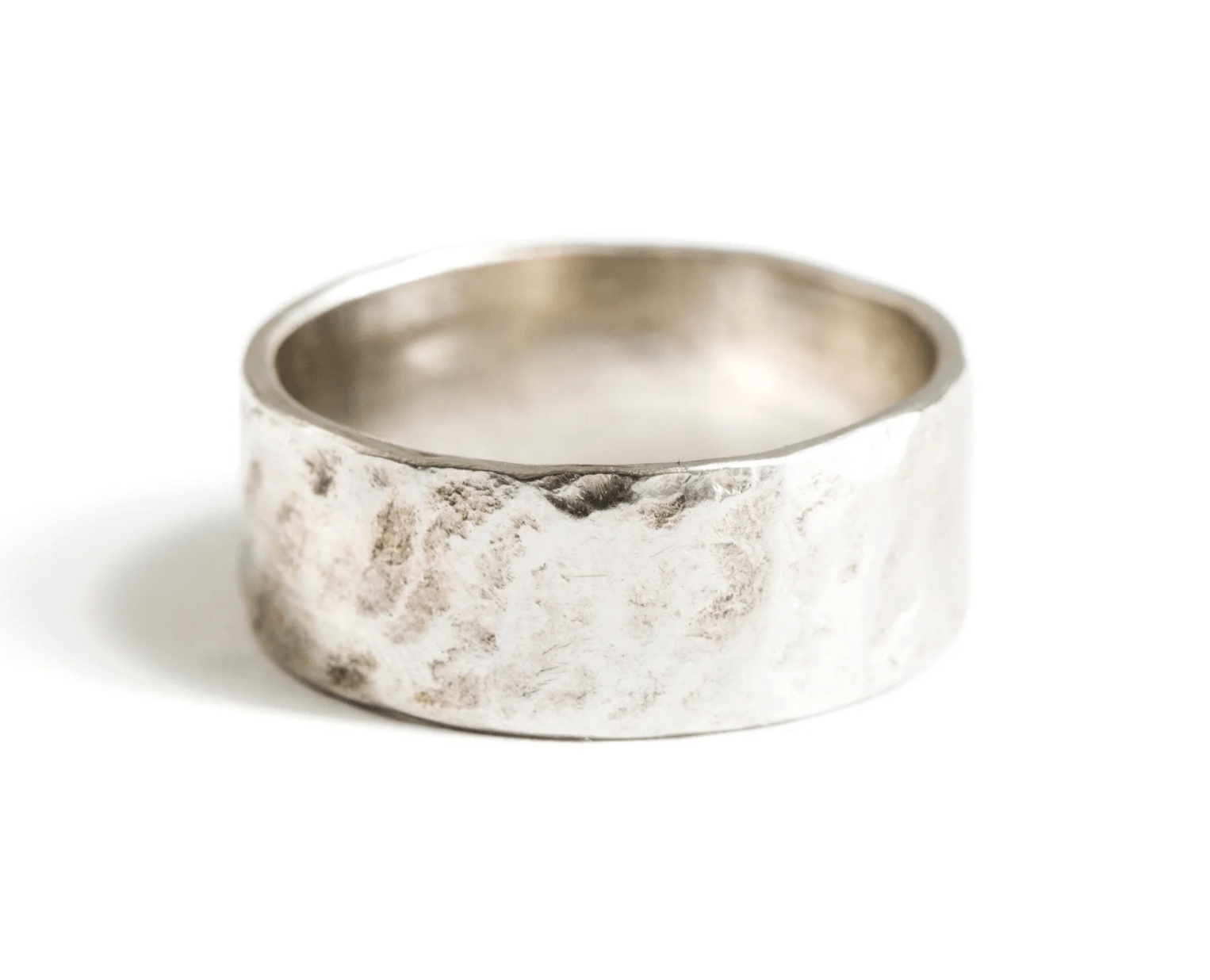 Hammered Platinum Wedding Bands: Timeless Toughness and Elegant Craftsmanship - MTD