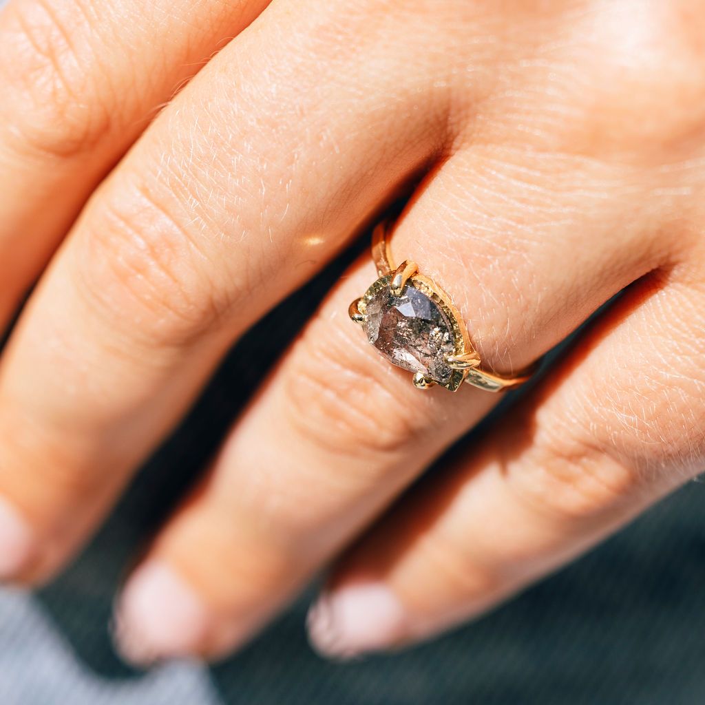 Salt and Pepper Diamonds: The Trendy Alternative for Unique Engagement Rings - MTD