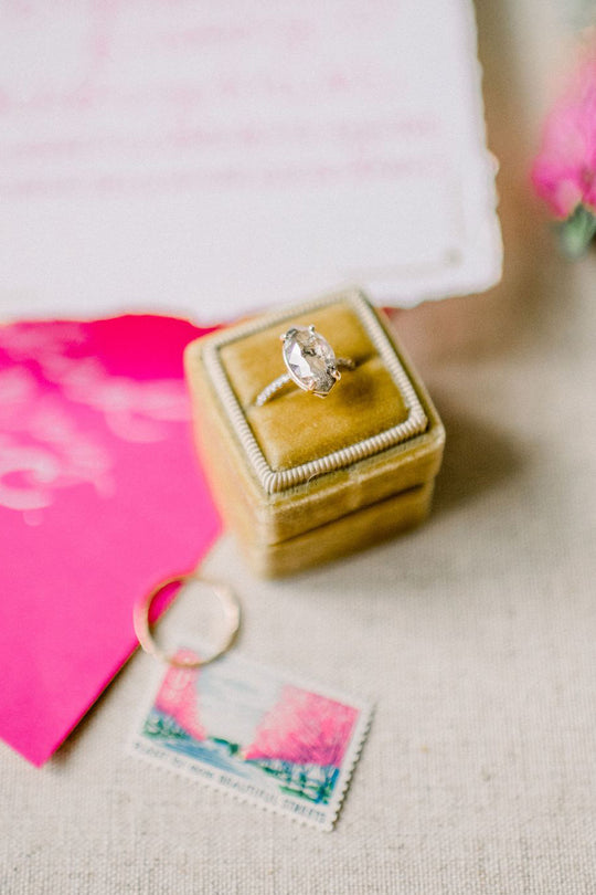 Sparkling Details | Salt and Pepper Diamonds