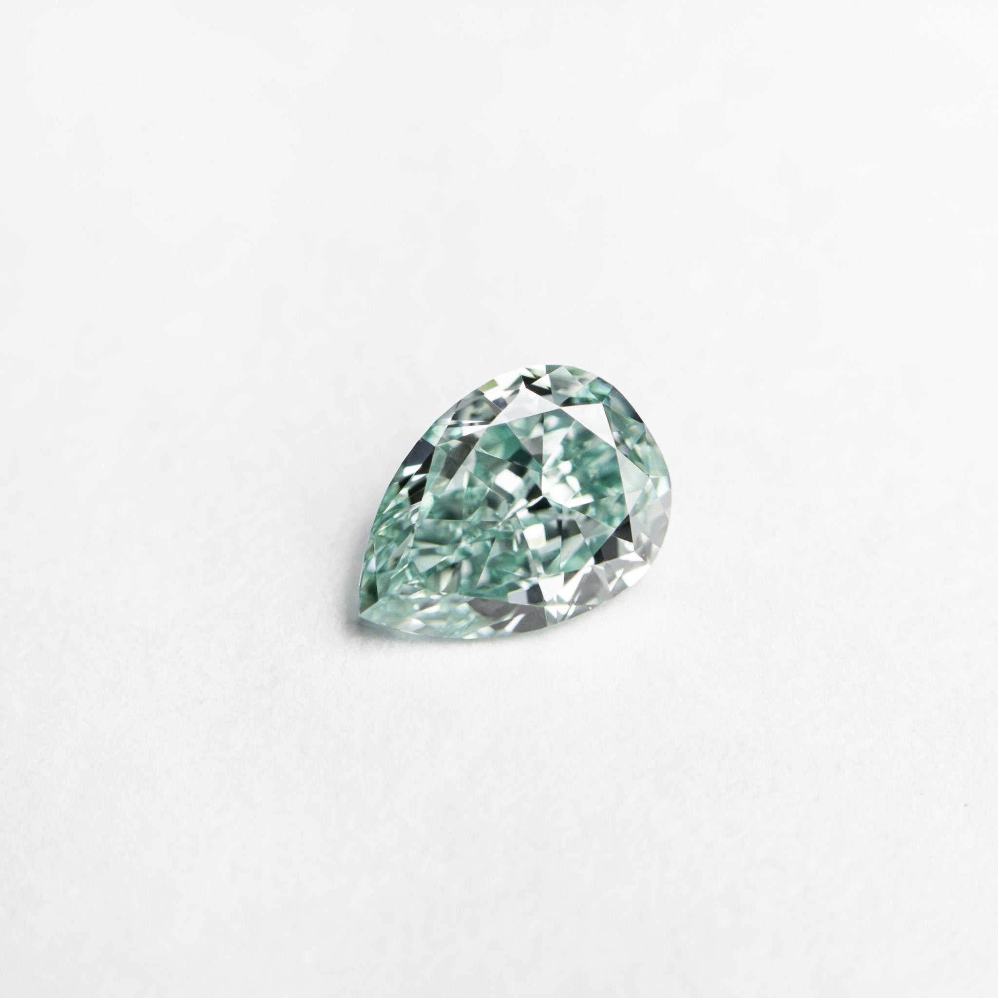 0.32ct 5.48x3.95x2.17mm GIA Fancy Vivid Bluish Green Pear Brilliant 24131 - 01 - MTD
