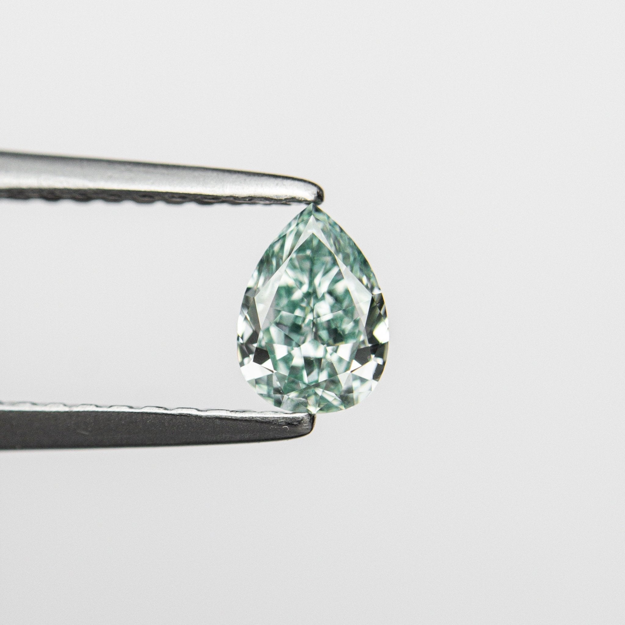 0.32ct 5.48x3.95x2.17mm GIA Fancy Vivid Bluish Green Pear Brilliant 24131 - 01 - MTD