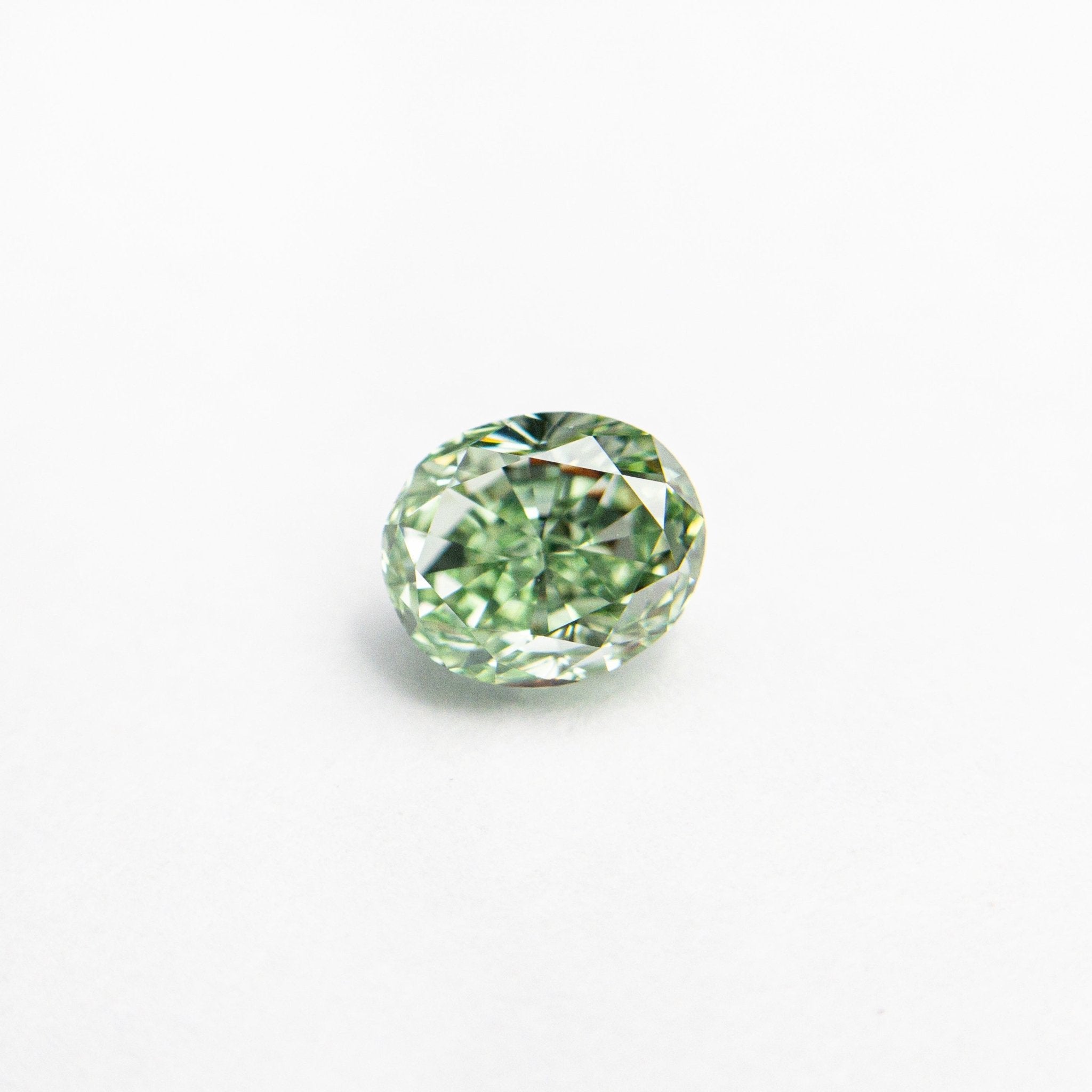 0.46ct 4.71x3.96x2.93mm GIA VS2 Fancy Vivid Green Oval Brilliant 24135-01 - MTD