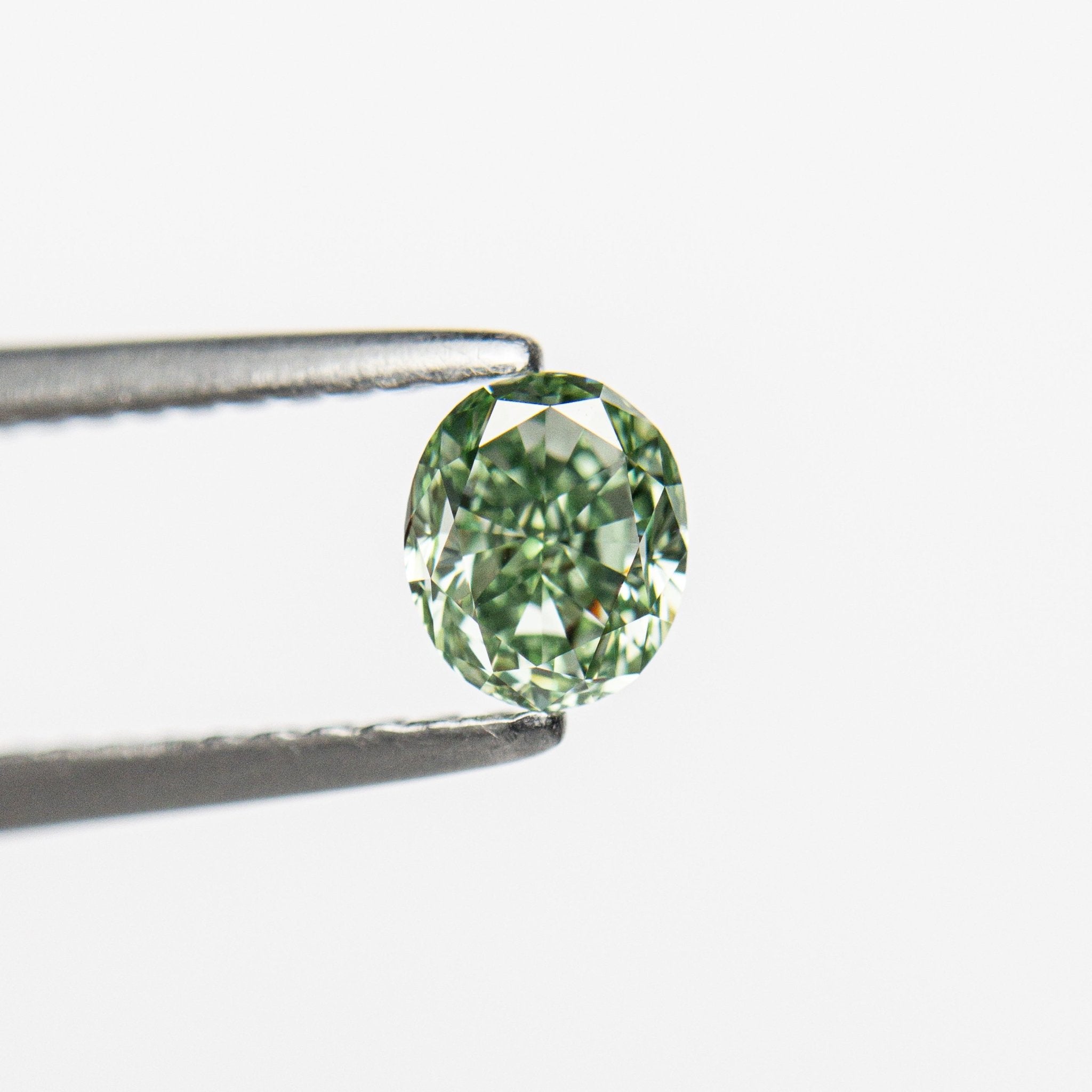 0.46ct 4.71x3.96x2.93mm GIA VS2 Fancy Vivid Green Oval Brilliant 24135-01 - MTD