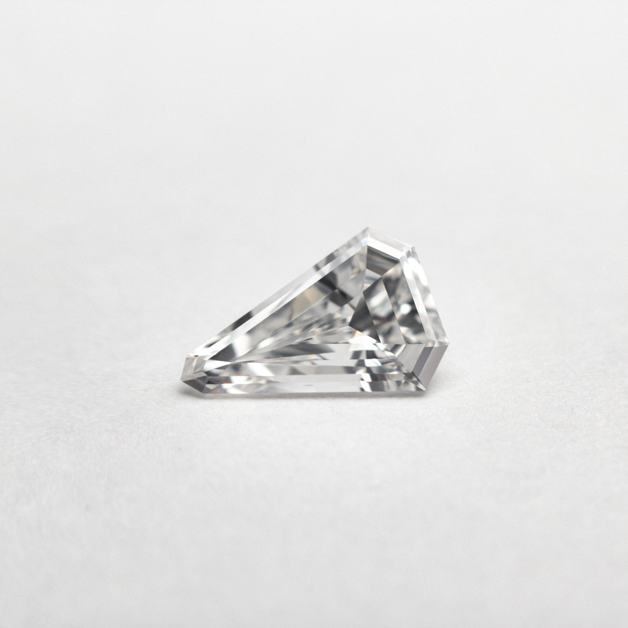 0.43ct 7.70x5.11x2.12mm VS2 E Shield Step Cut 19677 - 02 - MTD
