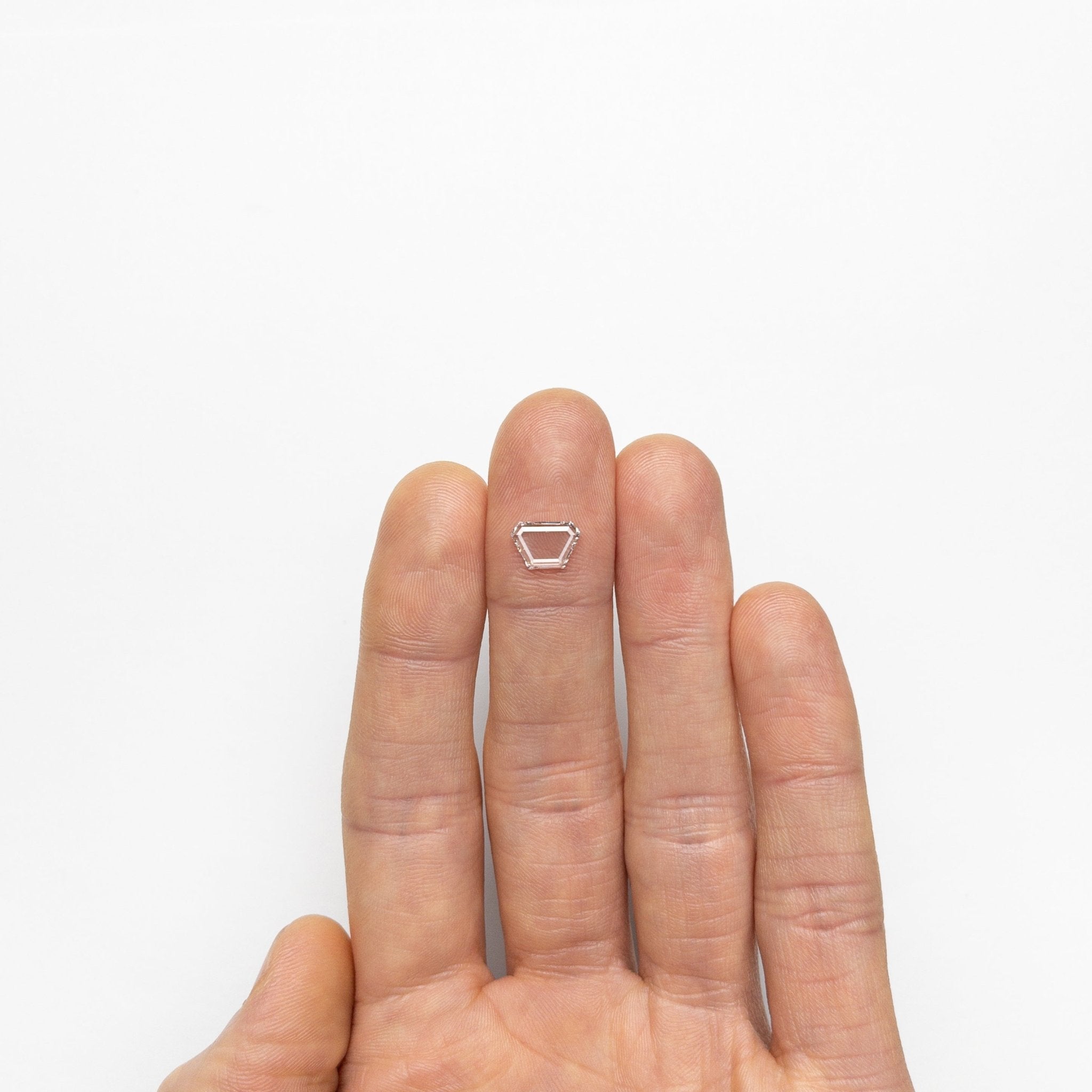 0.76ct 9.33x6.27x1.16mm SI2 F Trapezoid Portrait Cut 19854 - 26 - MTD