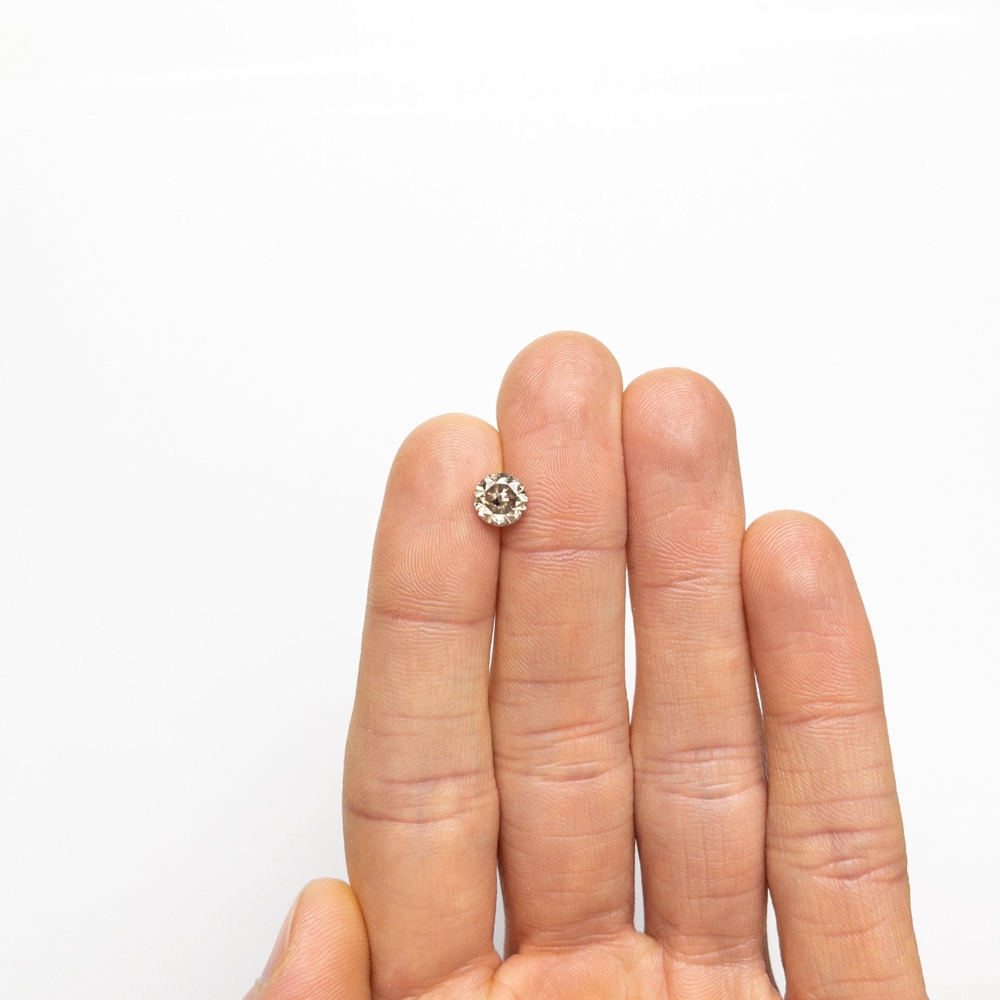 1.32ct 6.74x6.71x4.29mm Round Brilliant 20009 - 10 - MTD