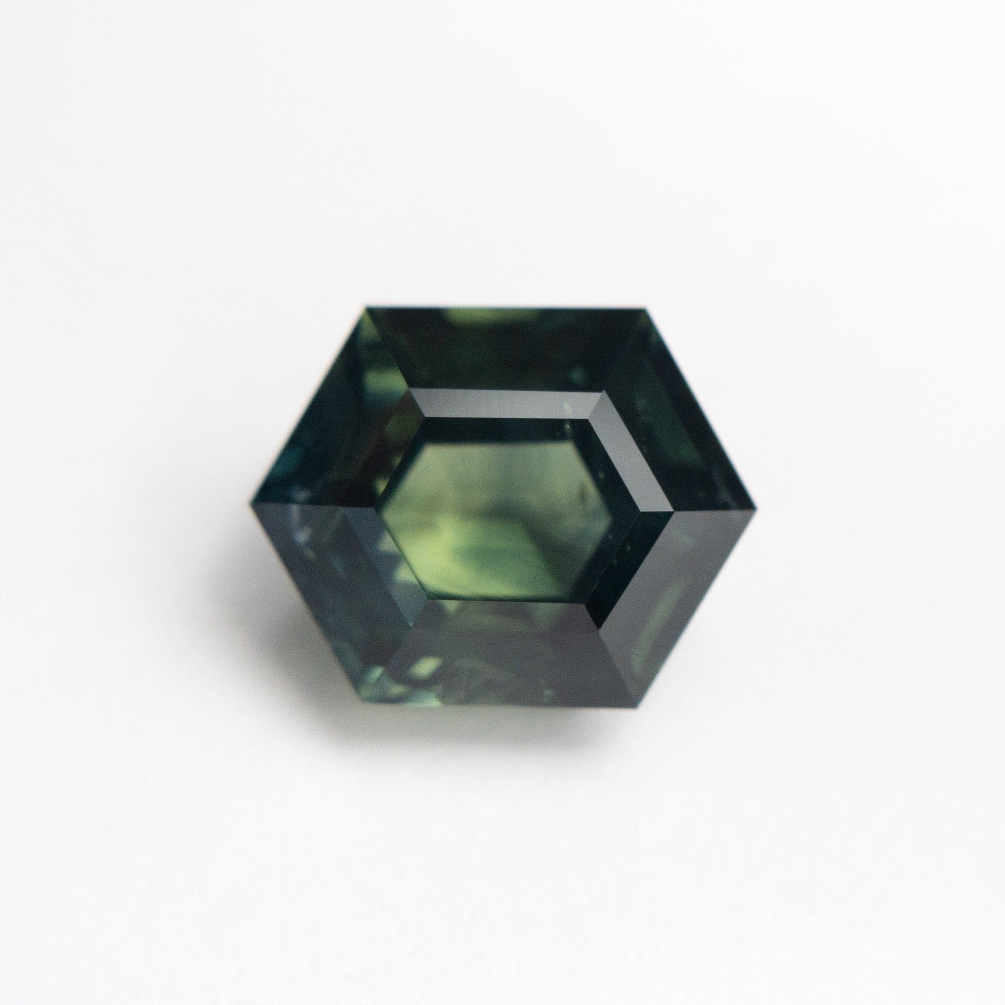 3.04ct 9.36x7.45x5.19mm Hexgon Step Cut Sapphire 22765 - 01 - MTD