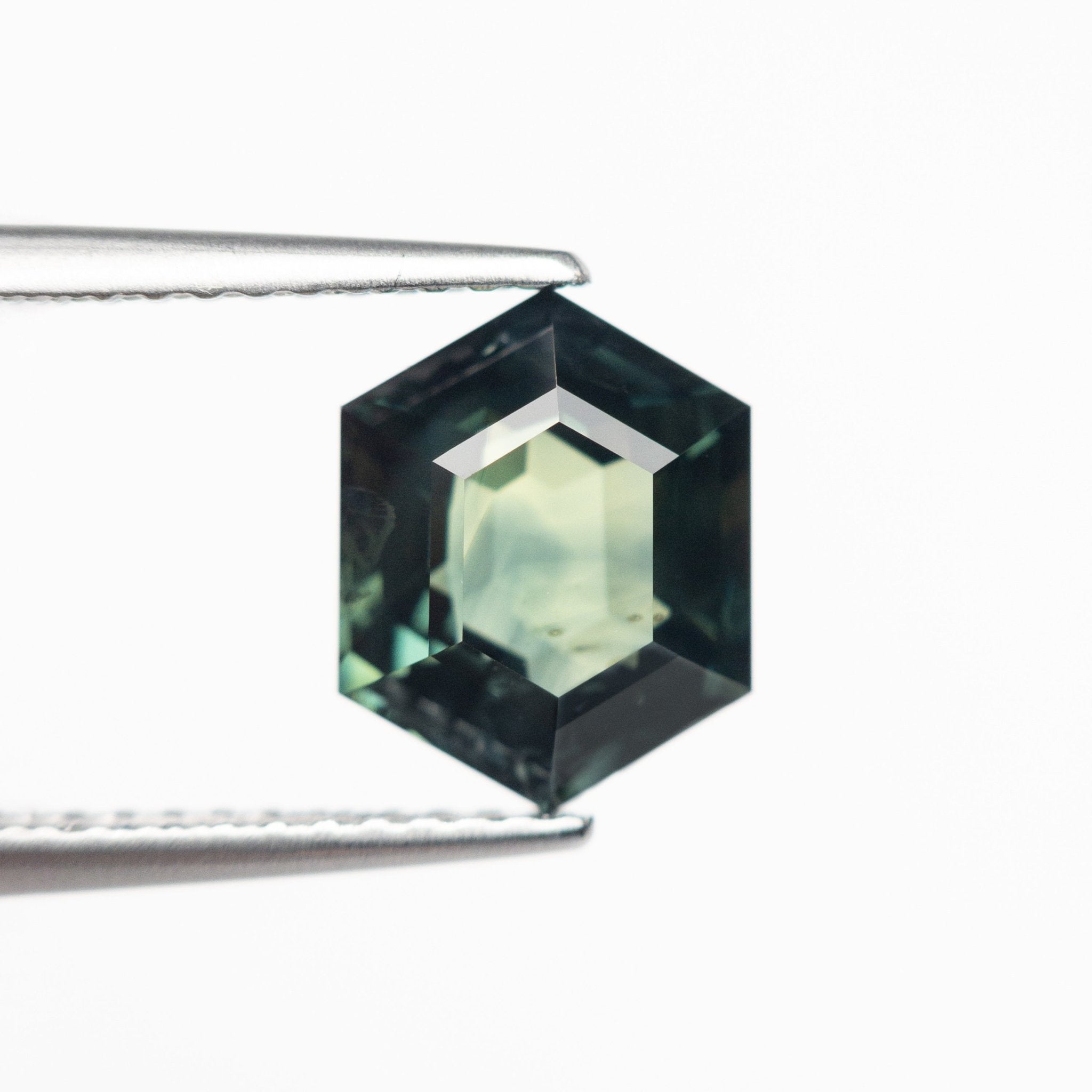 3.04ct 9.36x7.45x5.19mm Hexgon Step Cut Sapphire 22765 - 01 - MTD