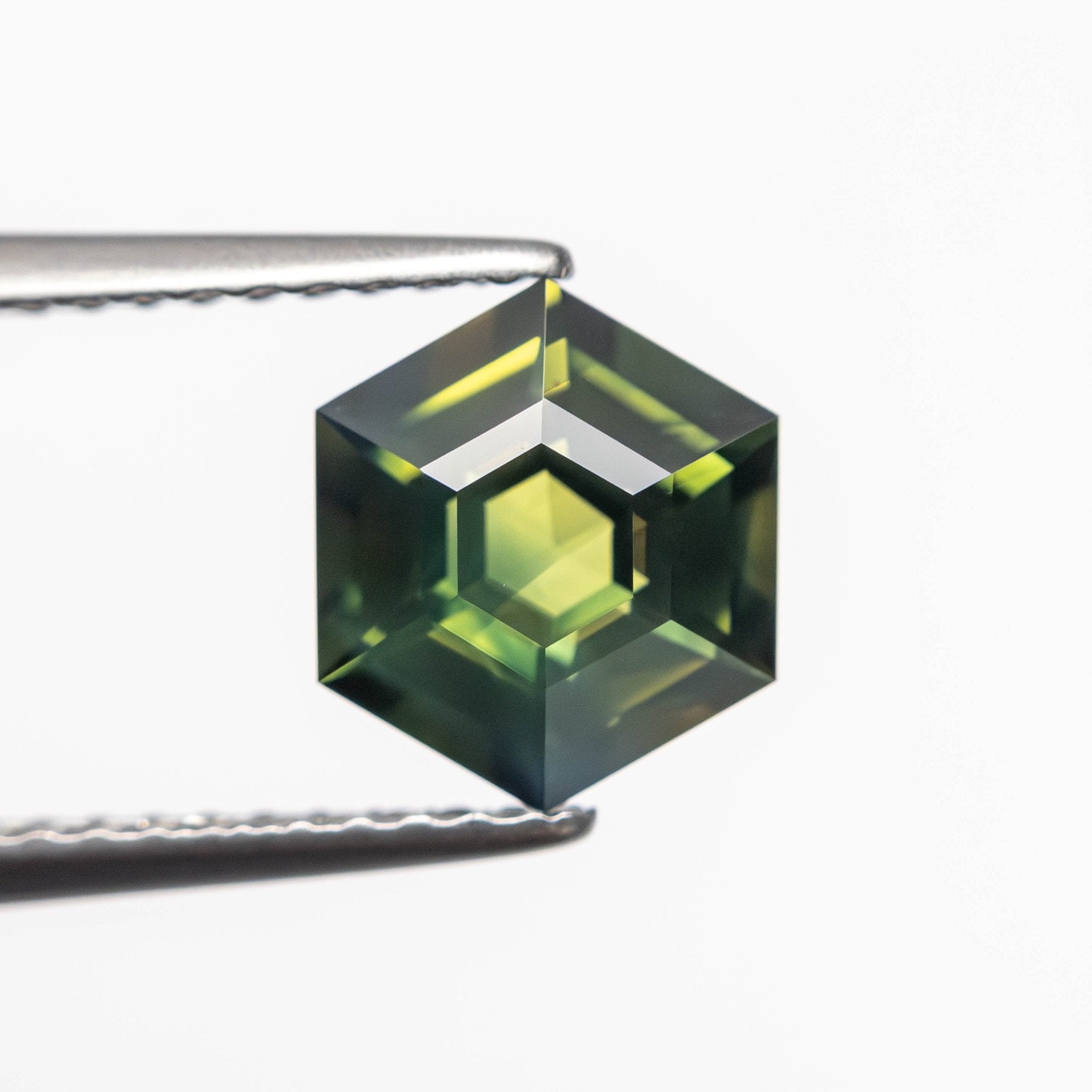 1.70ct 7.95x6.91x4.19mm Hexagon Step Cut Sapphire 23486 - 01 - MTD