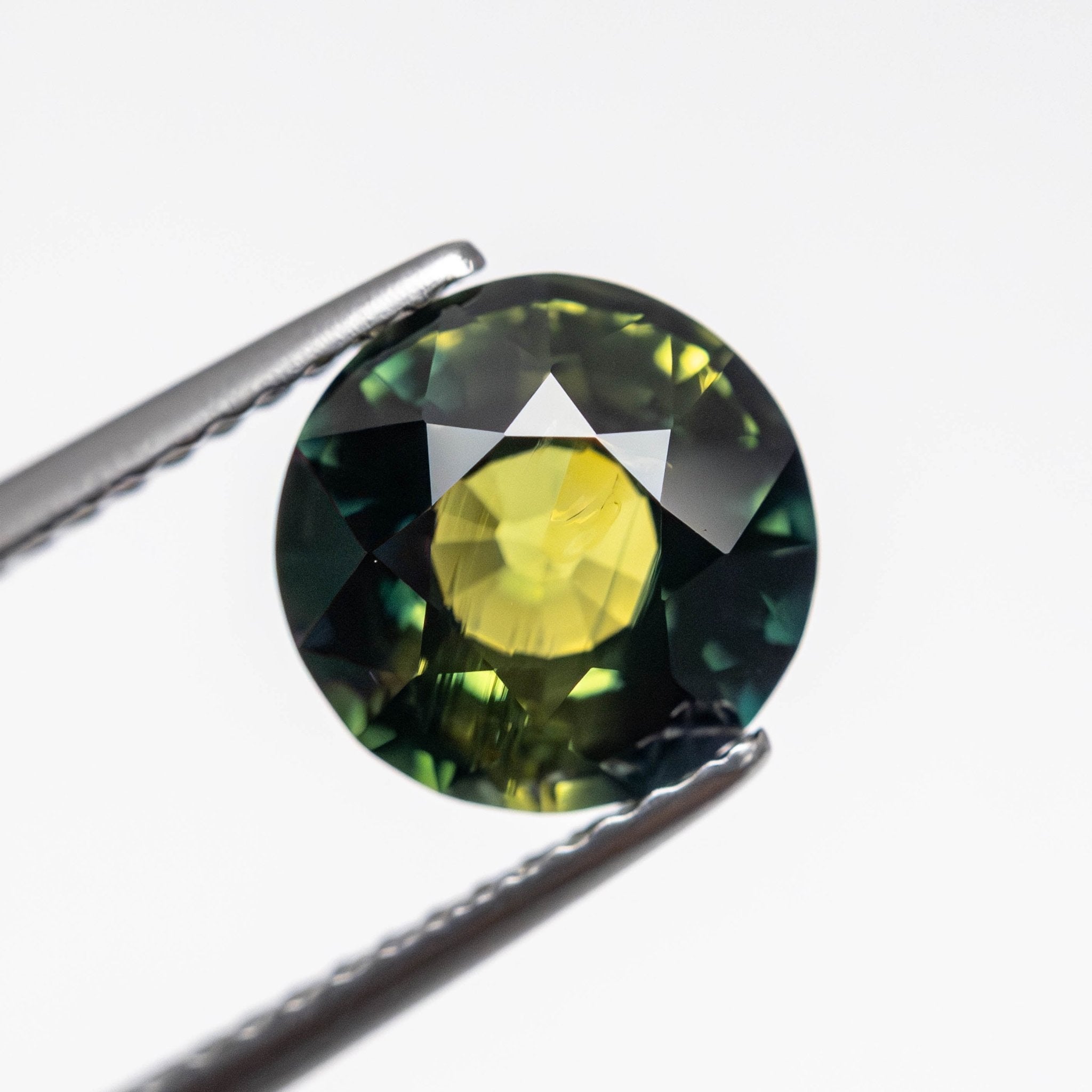 2.63ct 7.99x7.92x5.33mm Round Brilliant Sapphire 23495 - 03 - MTD