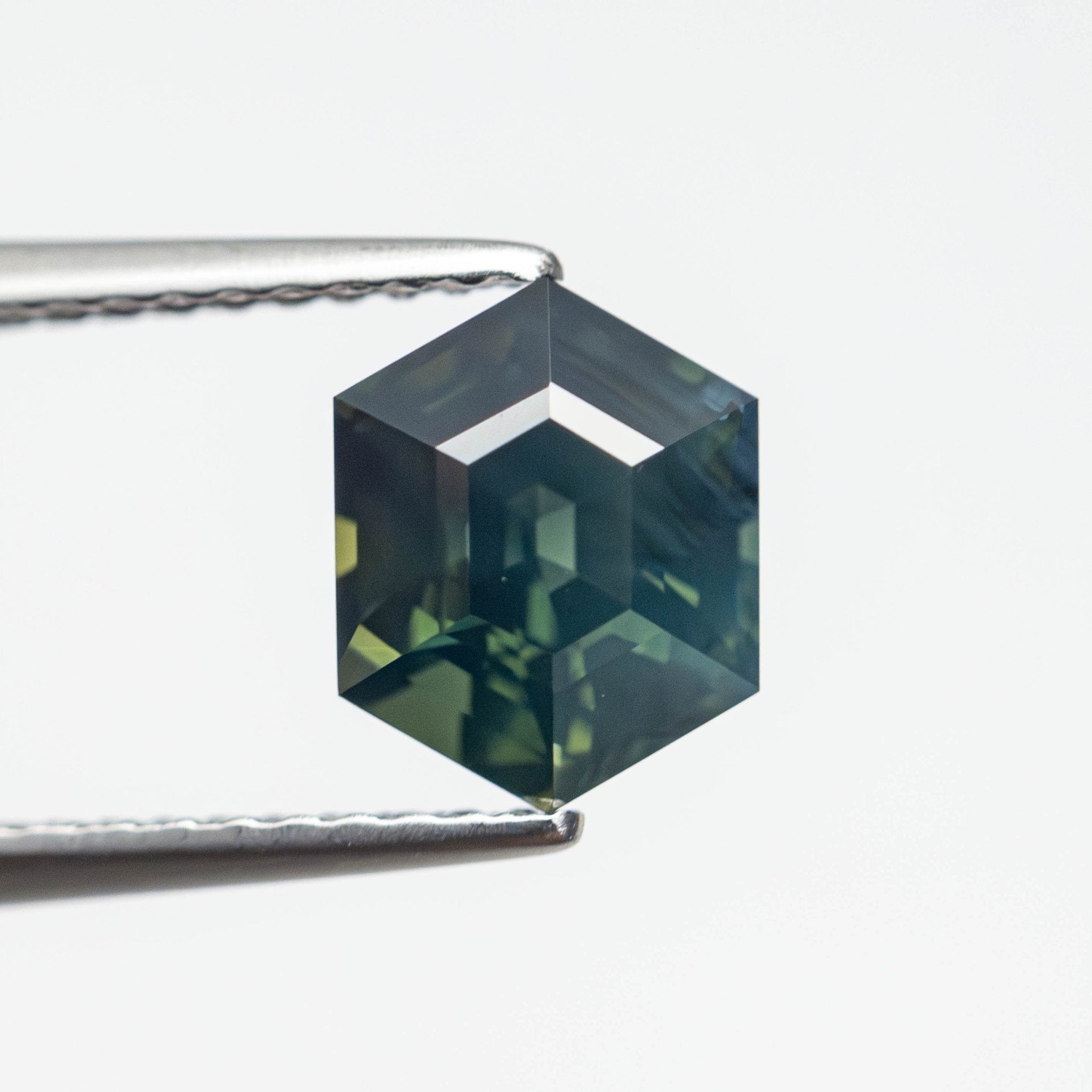 1.79ct 7.76x6.15x4.95mm Hexagon Step Cut Sapphire 23814 - 01 - MTD