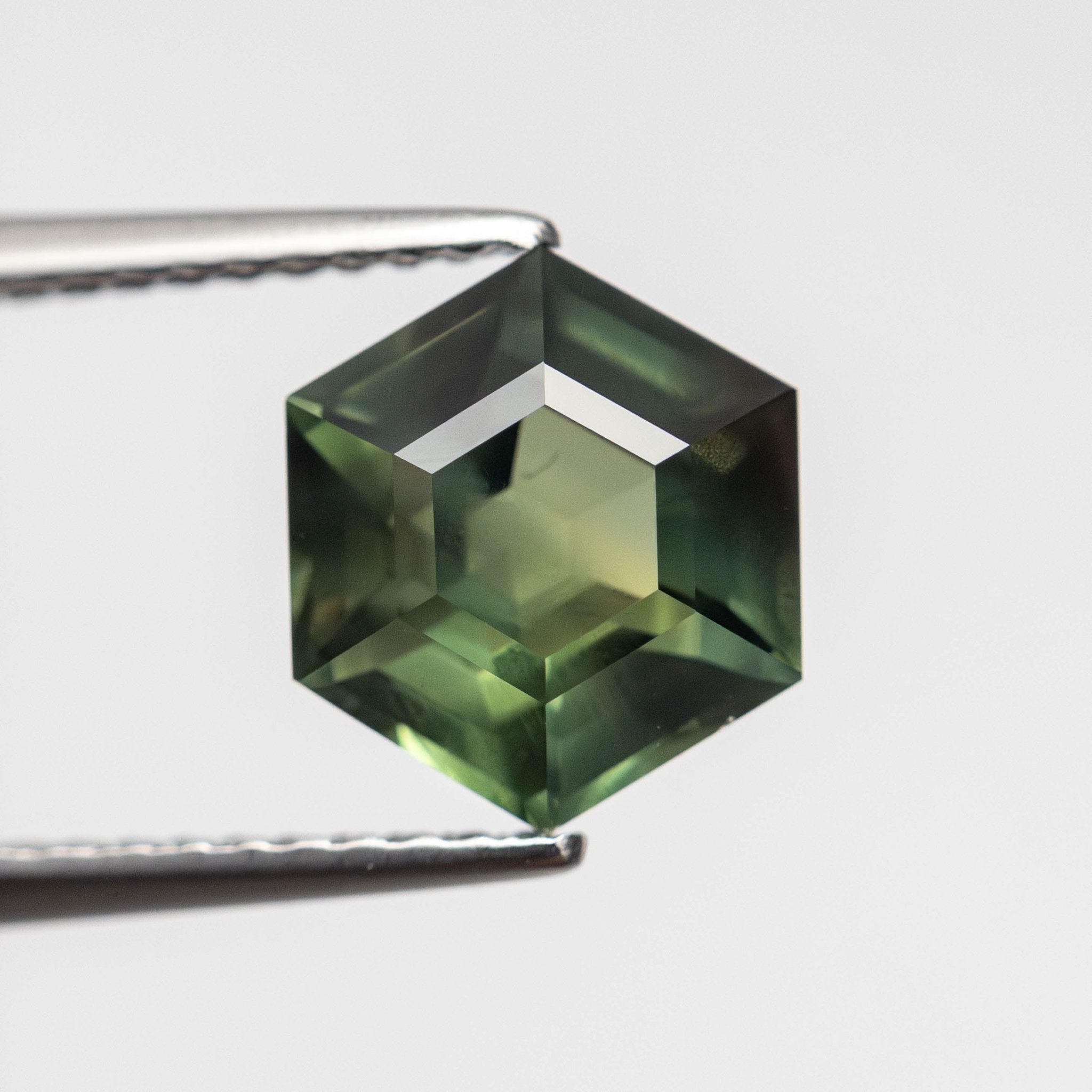2.55ct 8.73x7.60x5.00mm Hexagon Step Cut Sapphire 23814-03 - MTD