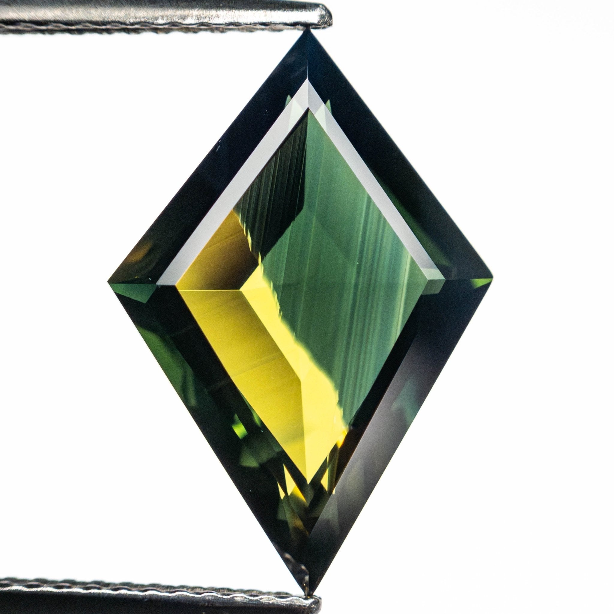 5.39ct 17.12x11.81x4.78mm Kite Step Cut Sapphire 25063 - 01 - MTD