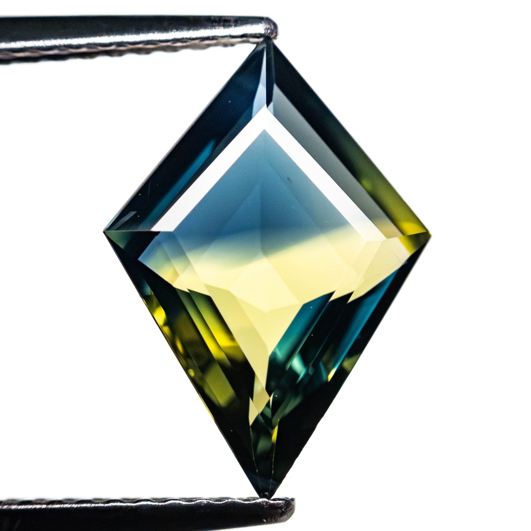 2.68ct 13.52x9.65x3.58mm Kite Step Cut Sapphire 25064-01 - MTD