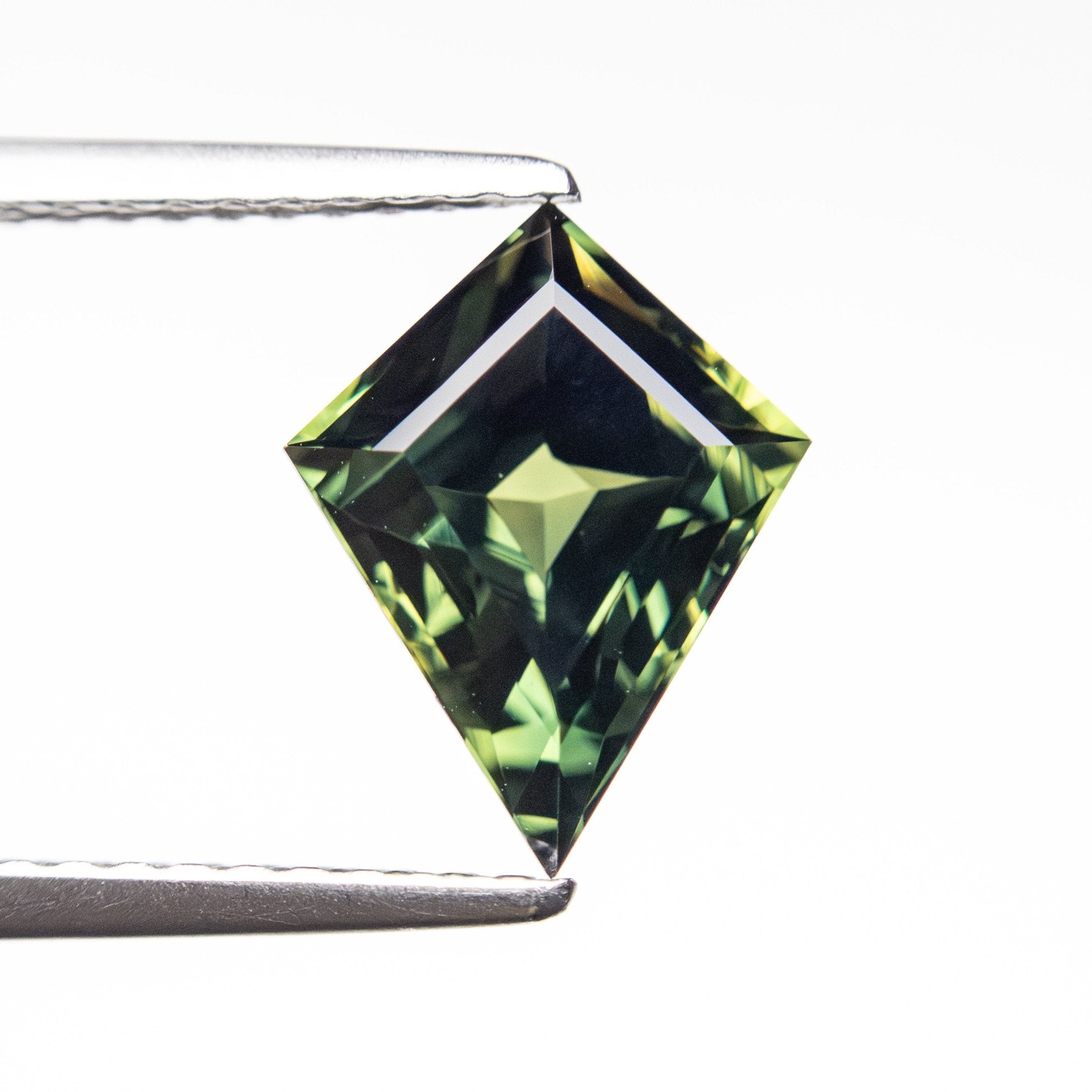 2.13ct 10.18x7.94x4.91mm Kite Step Cut Sapphire 25736 - 01 - MTD