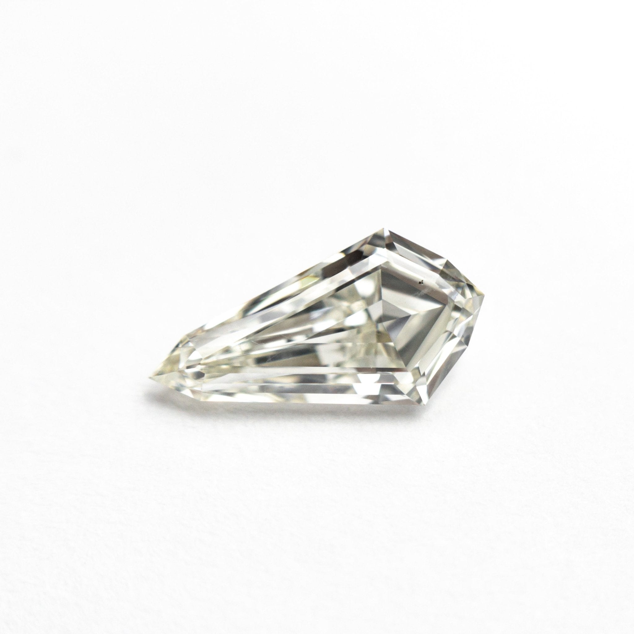 0.91ct 9.95x5.23x2.88mm SI1 K Shield Step Cut 25955 - 01 - MTD