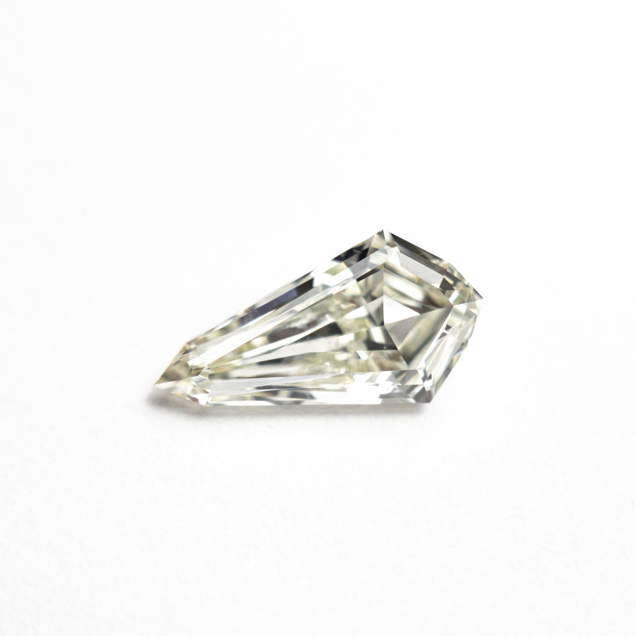 0.95ct 9.89x5.22x2.99mm SI1 L Shield Step Cut 25955 - 02 - MTD