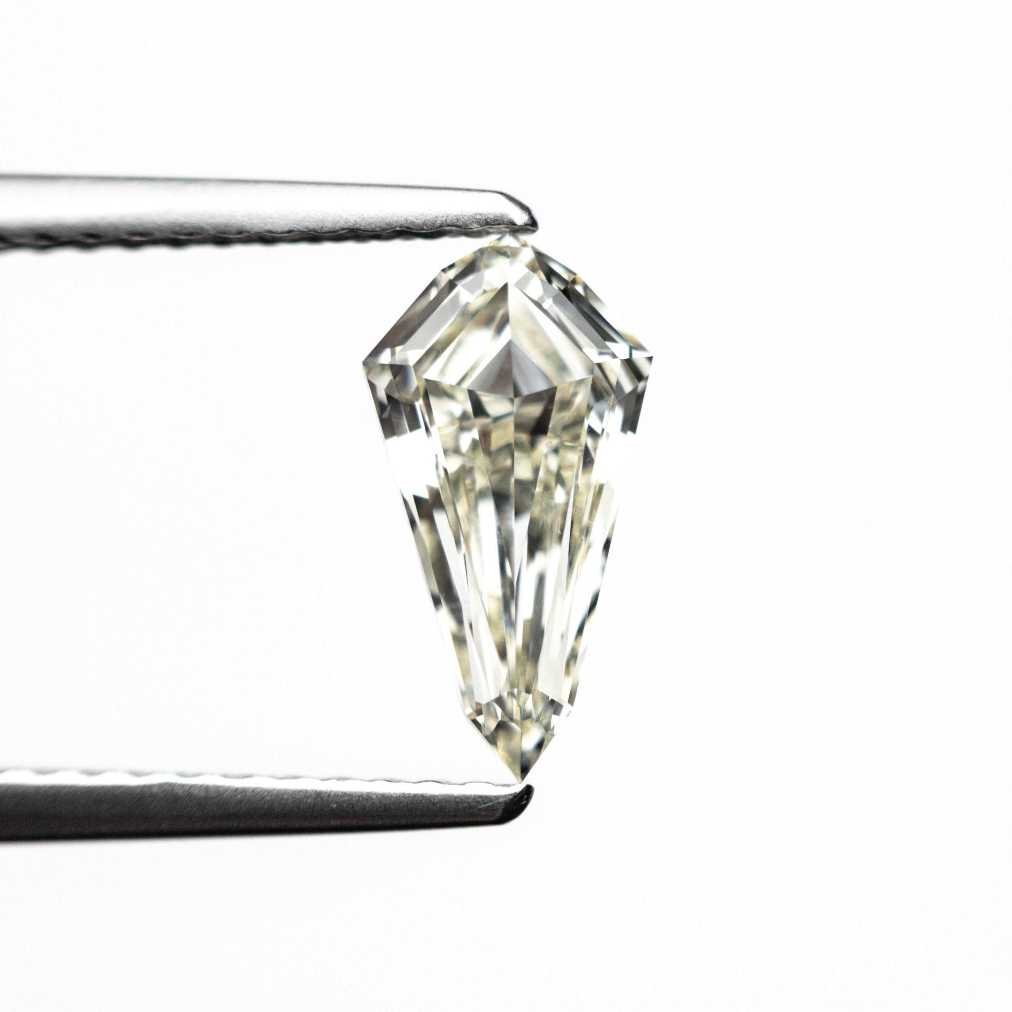 0.95ct 9.89x5.22x2.99mm SI1 L Shield Step Cut 25955 - 02 - MTD