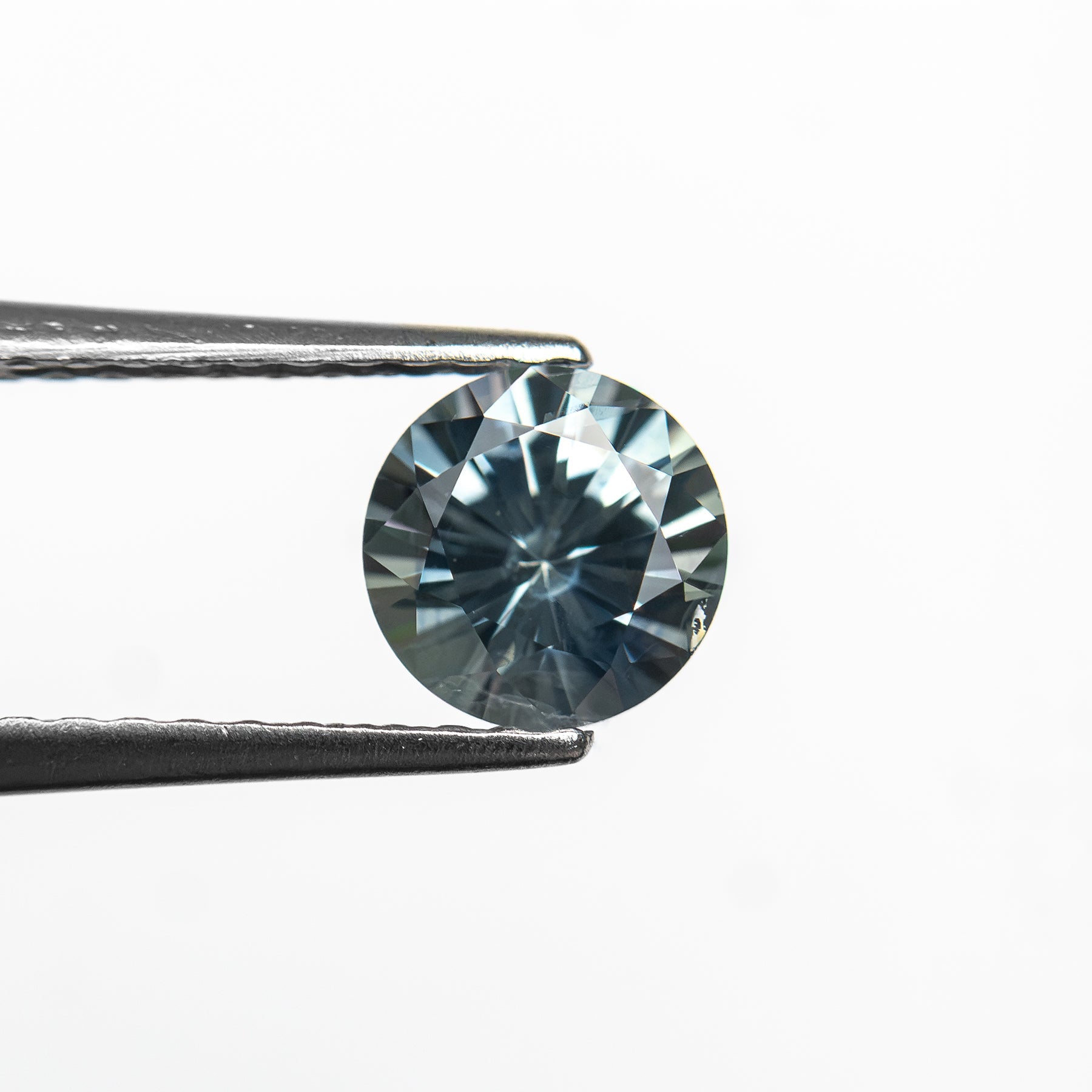 0.81ct 5.54x5.52x3.69mm Round Brilliant Sapphire 26134-04 - MTD