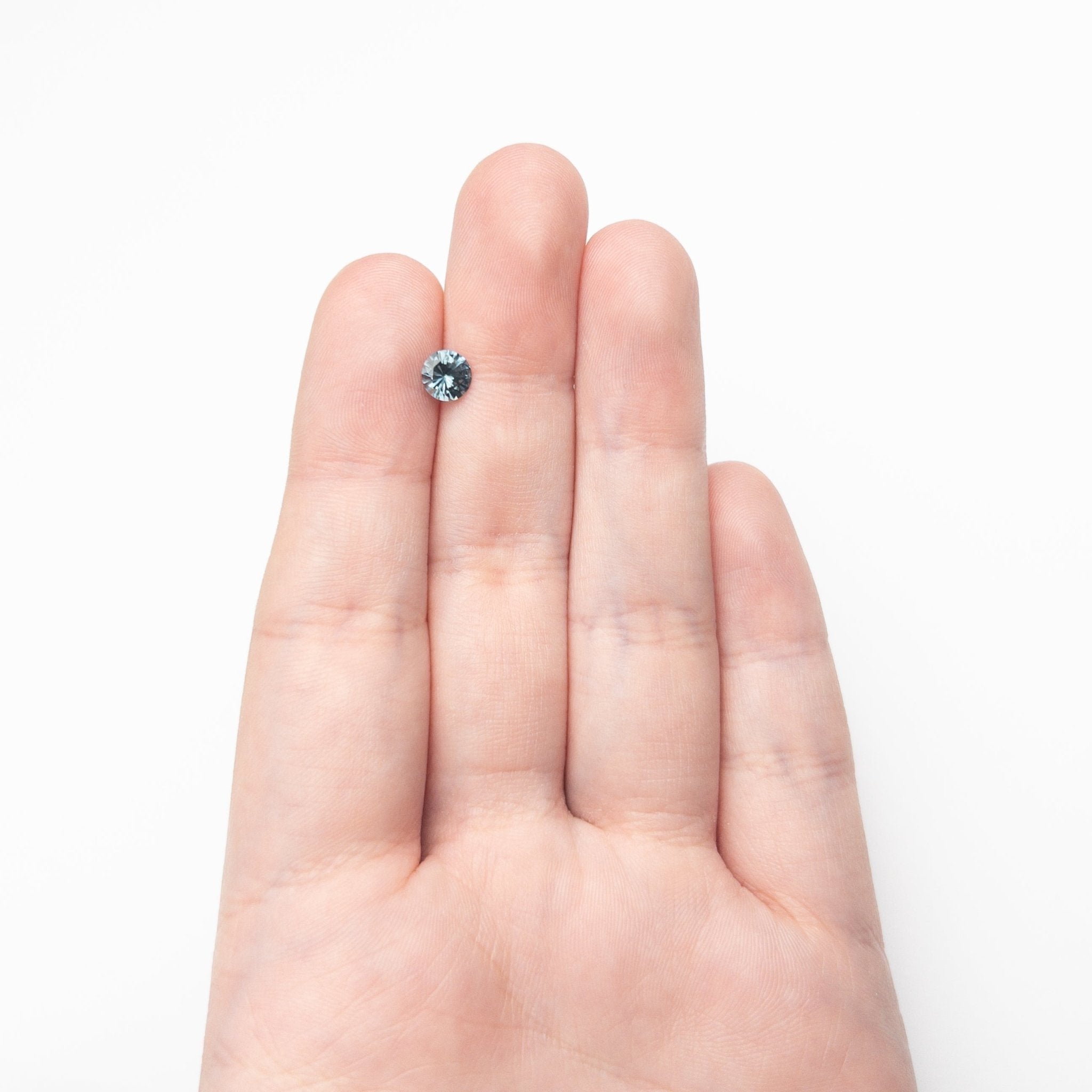 0.76ct 5.56x5.55x3.45mm Round Brilliant Sapphire 26134-10 - MTD