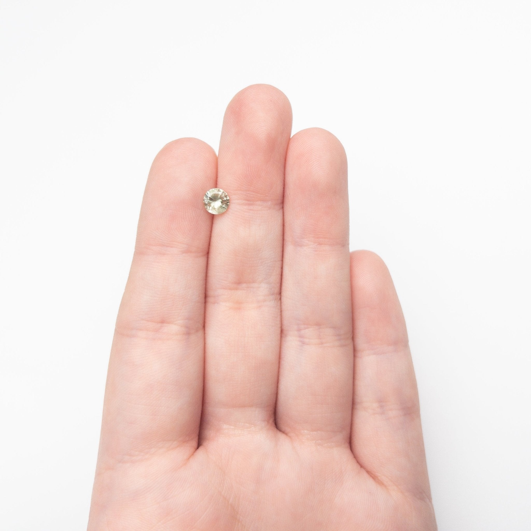 0.73ct 5.56x5.53x3.28mm Round Brilliant Sapphire 26134-18 - MTD