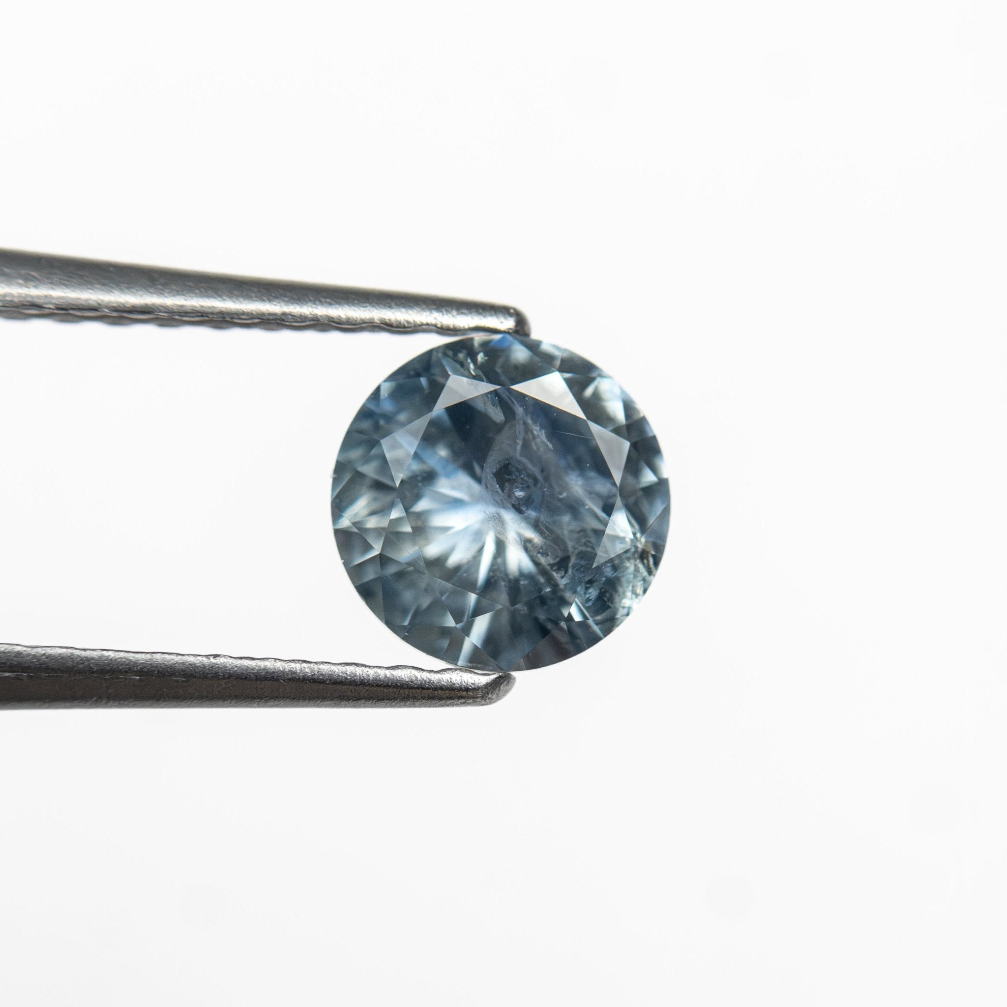 0.73ct 5.57x5.53x3.29mm Round Brilliant Sapphire 26134-27 - MTD