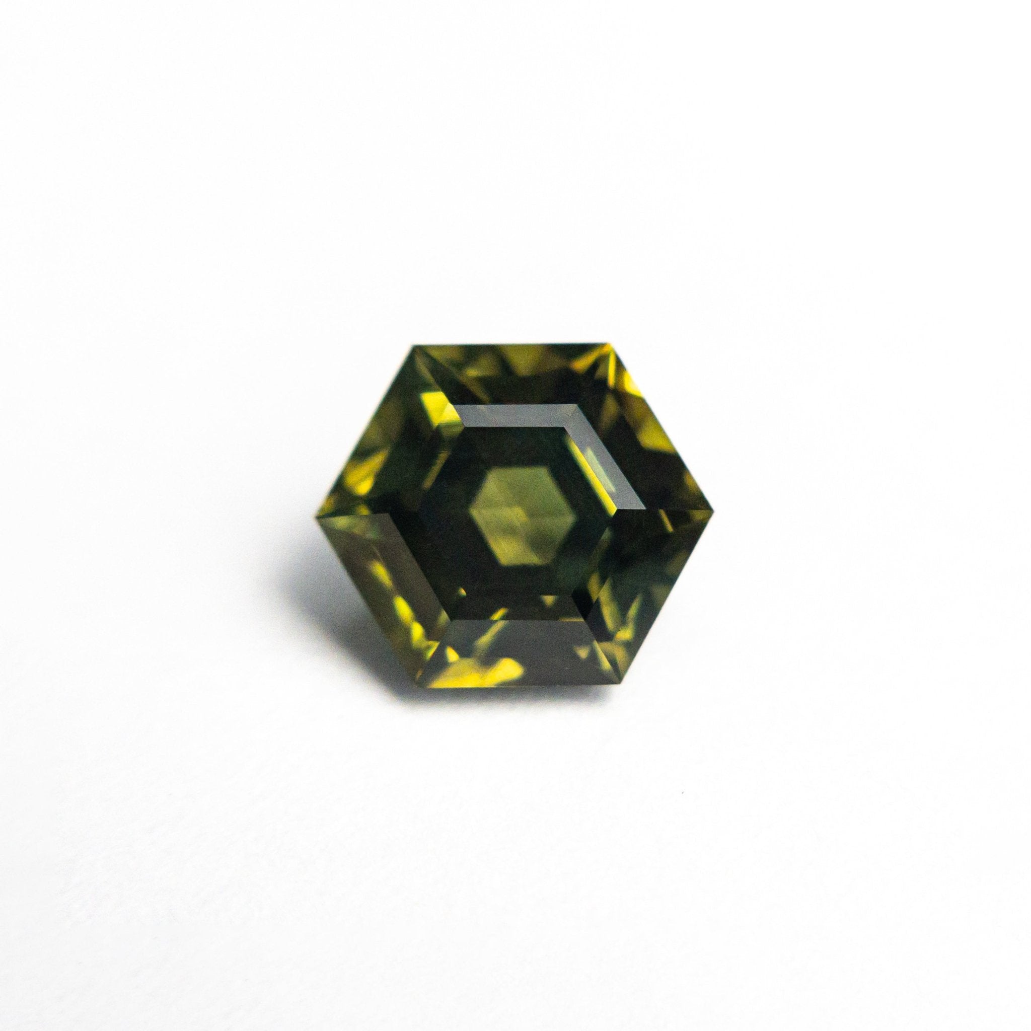1.80ct 7.73x6.67x4.60mm Hexagon Step Cut Sapphire 26334 - 01 - MTD