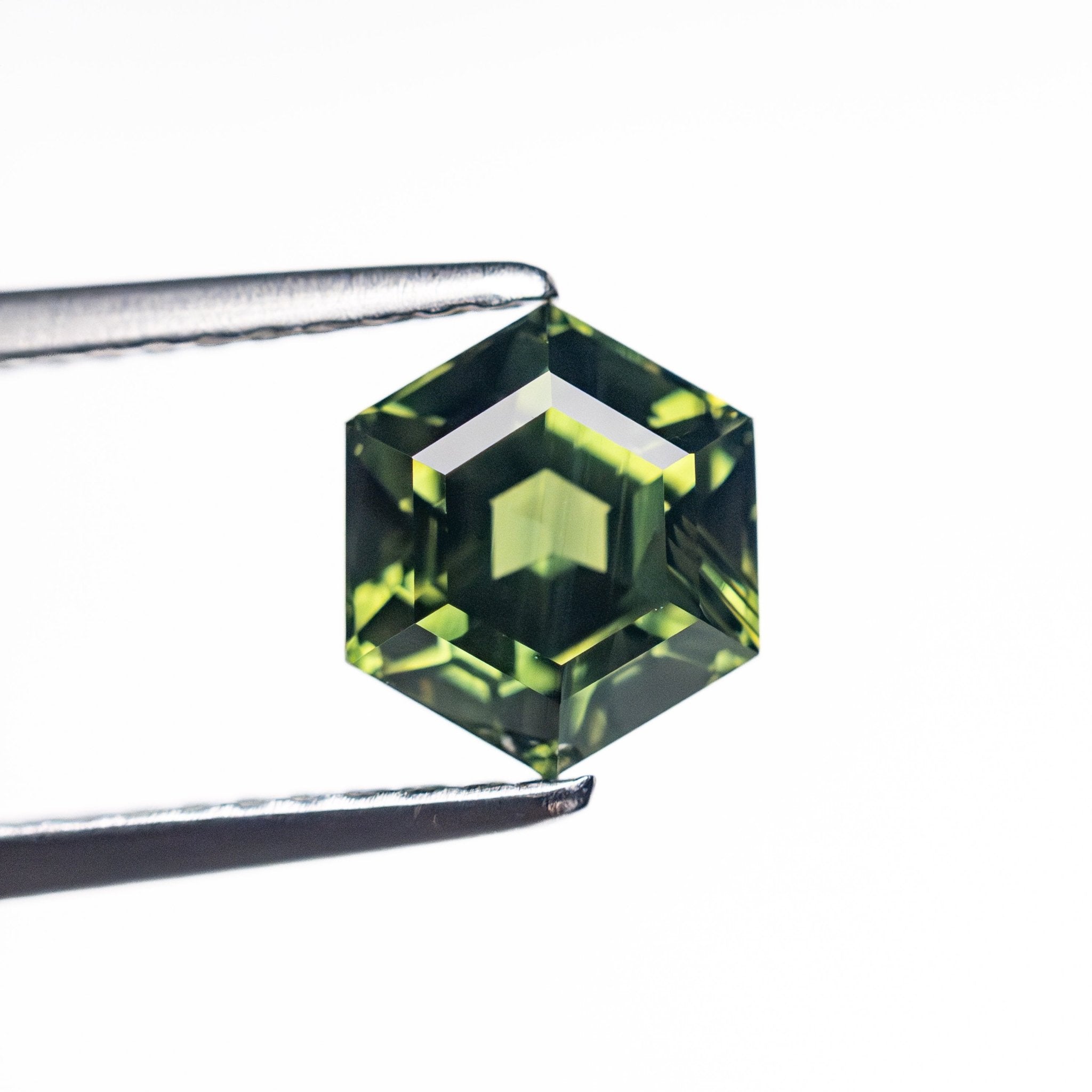 1.78ct 7.19x6.25x4.87mm Hexagon Step Cut Sapphire 26510 - 01 - MTD