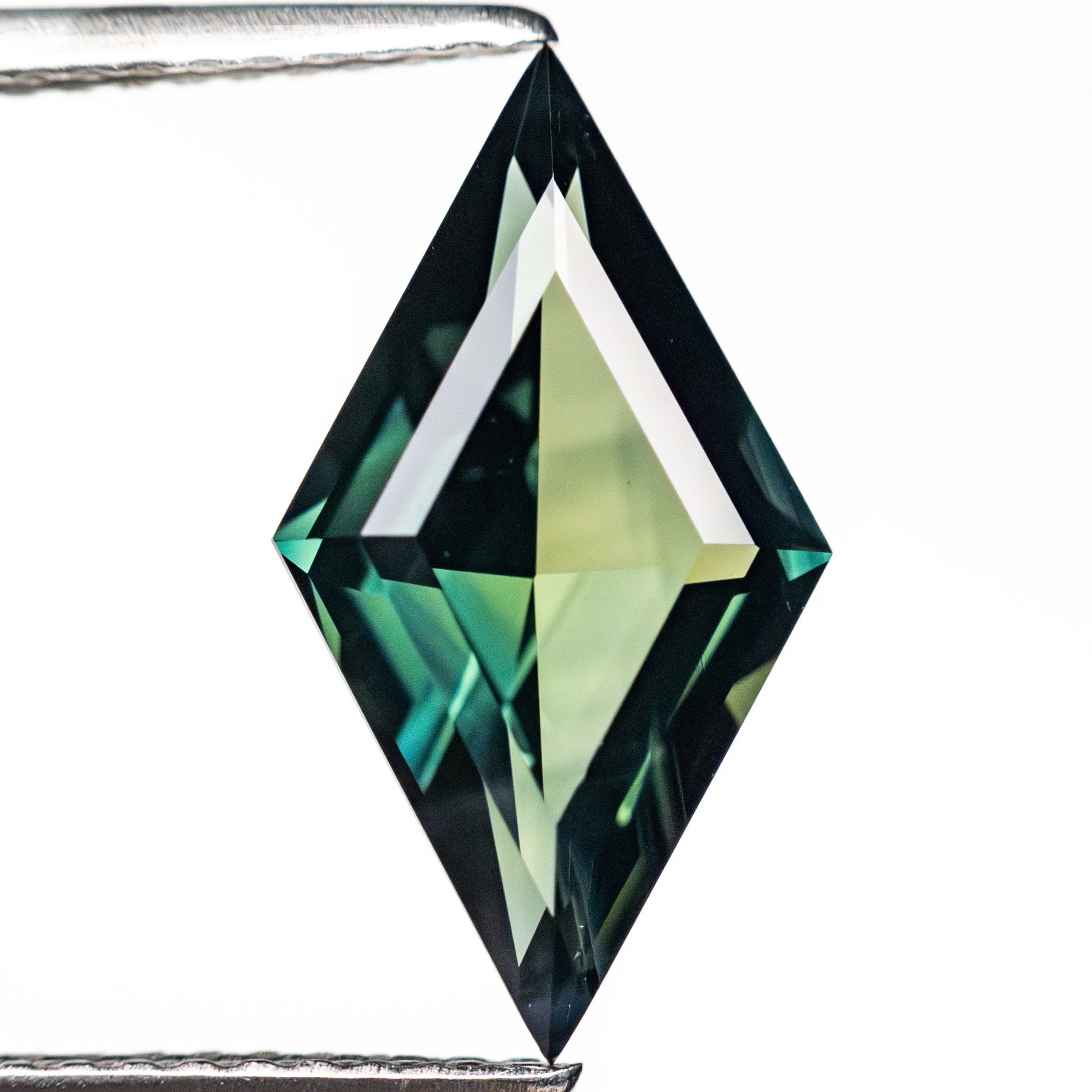 2.83ct 15.12x8.36x4.42mm Lozenge Sapphire 26514 - 01 - MTD