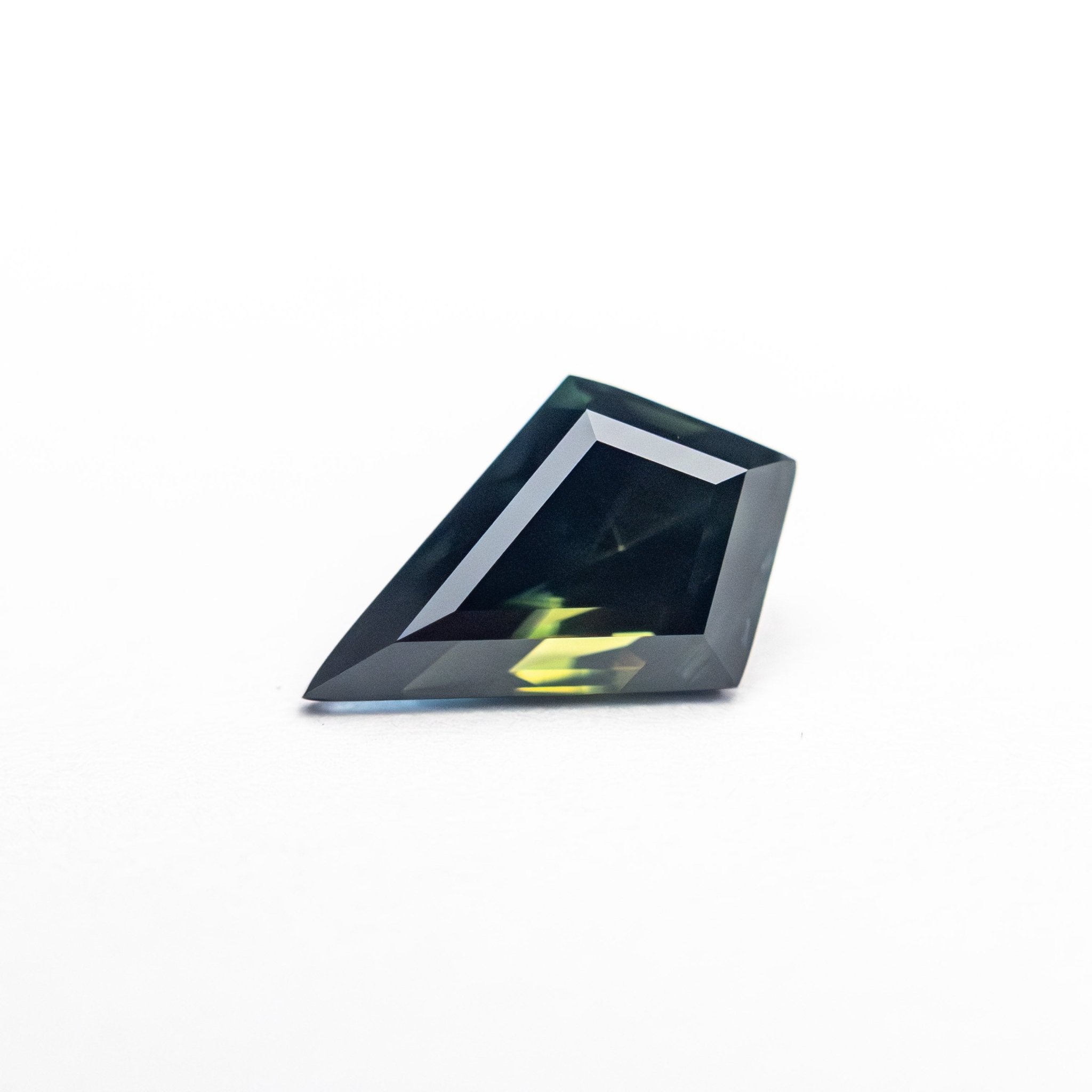 0.91ct 8.39x5.40x3.77mm Kite Step Cut Sapphire 26516 - 05 - MTD