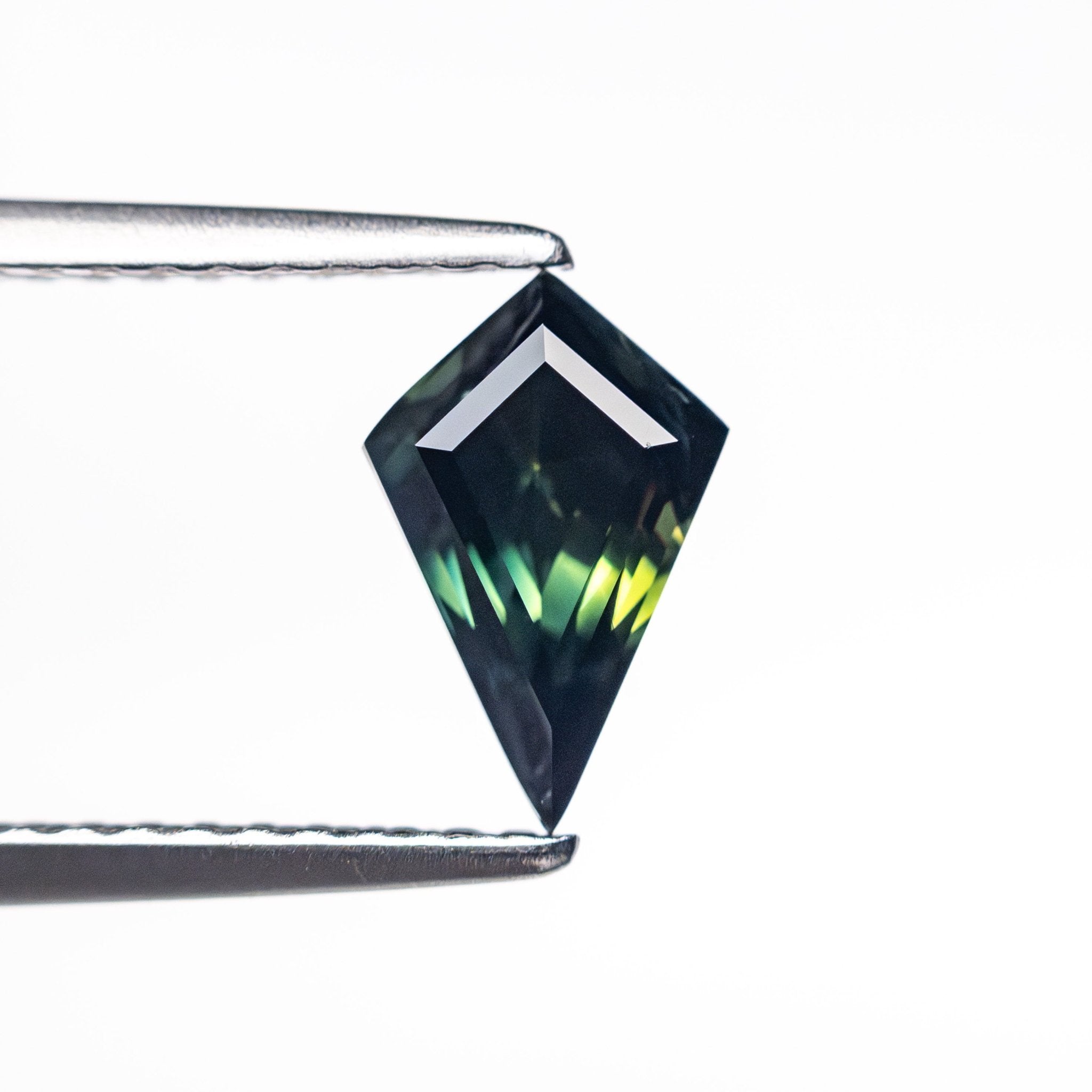0.91ct 8.39x5.40x3.77mm Kite Step Cut Sapphire 26516 - 05 - MTD