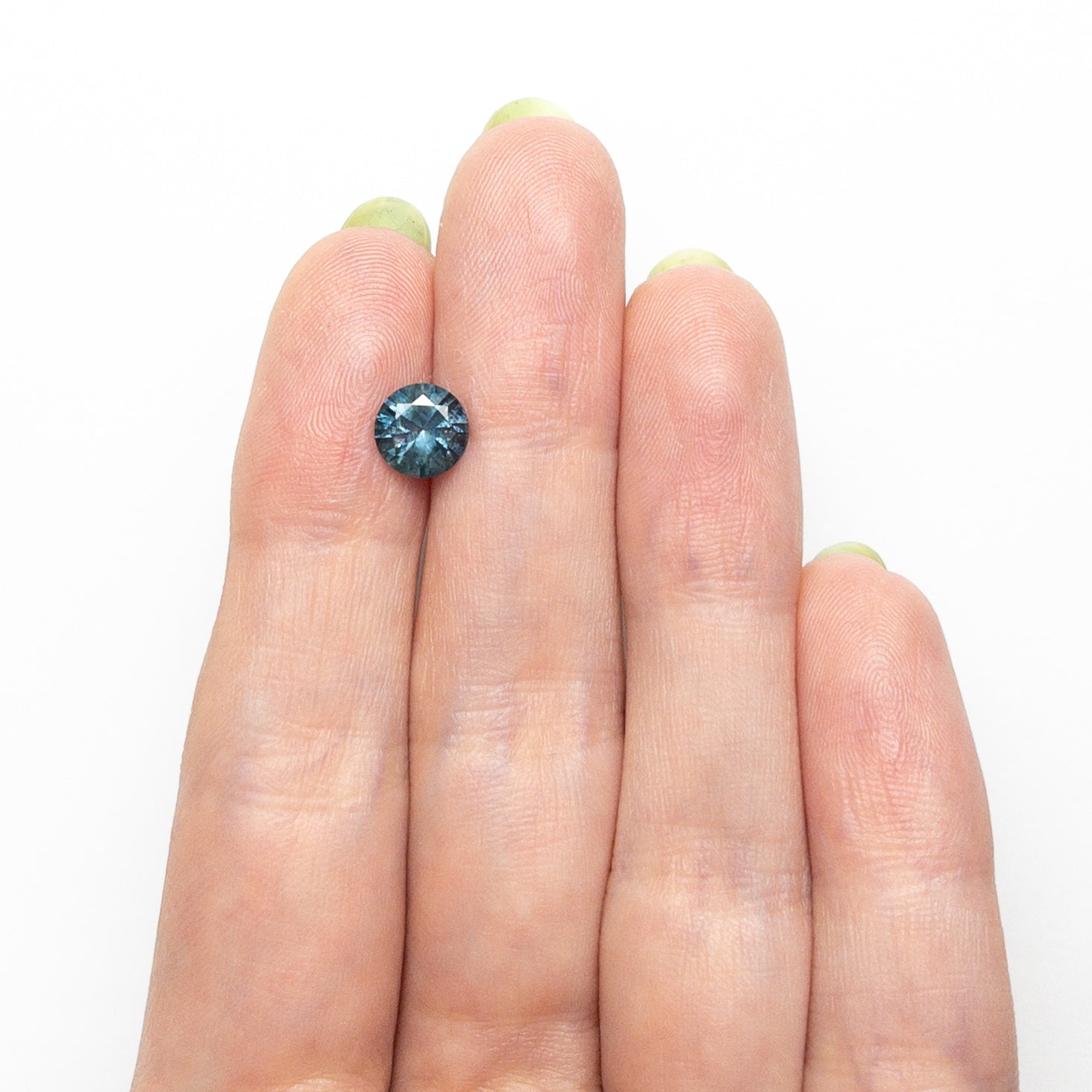 1.35ct 6.71x6.69x4.28mm Round Brilliant Sapphire 26524 - 08 - MTD