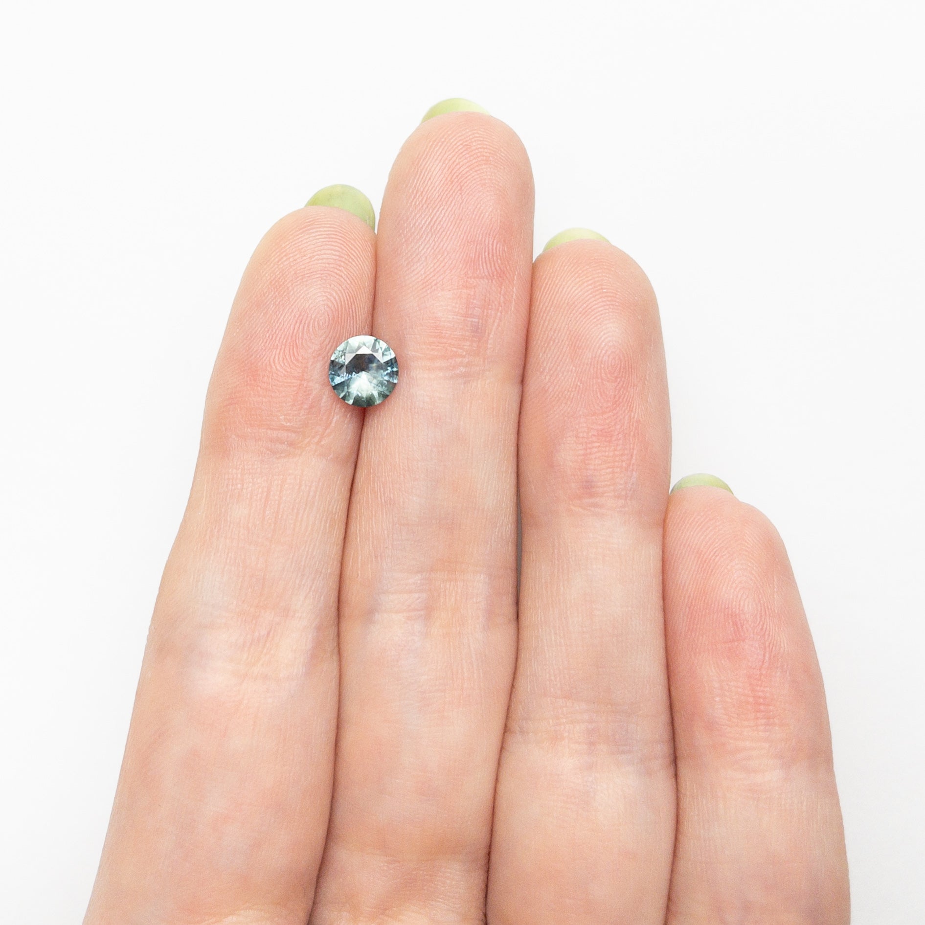 0.94ct 6.11x6.03x3.46mm Round Brilliant Sapphire 26524-14 - MTD