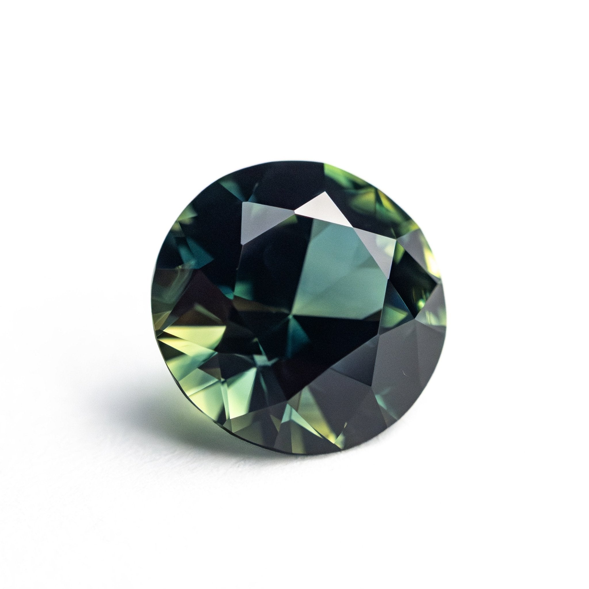 2.81ct 8.52x8.53x5.58mm Round Brilliant Sapphire 26625 - 02 - MTD