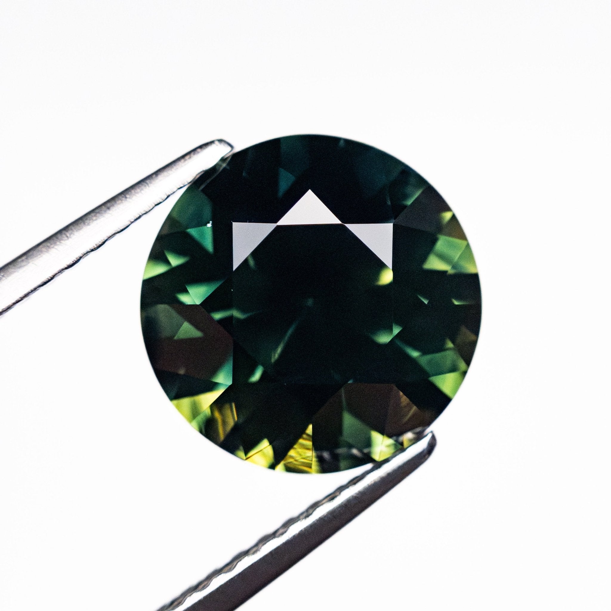 4.02ct 9.60x9.61x6.36mm Round Brilliant Sapphire 26625 - 04 - MTD