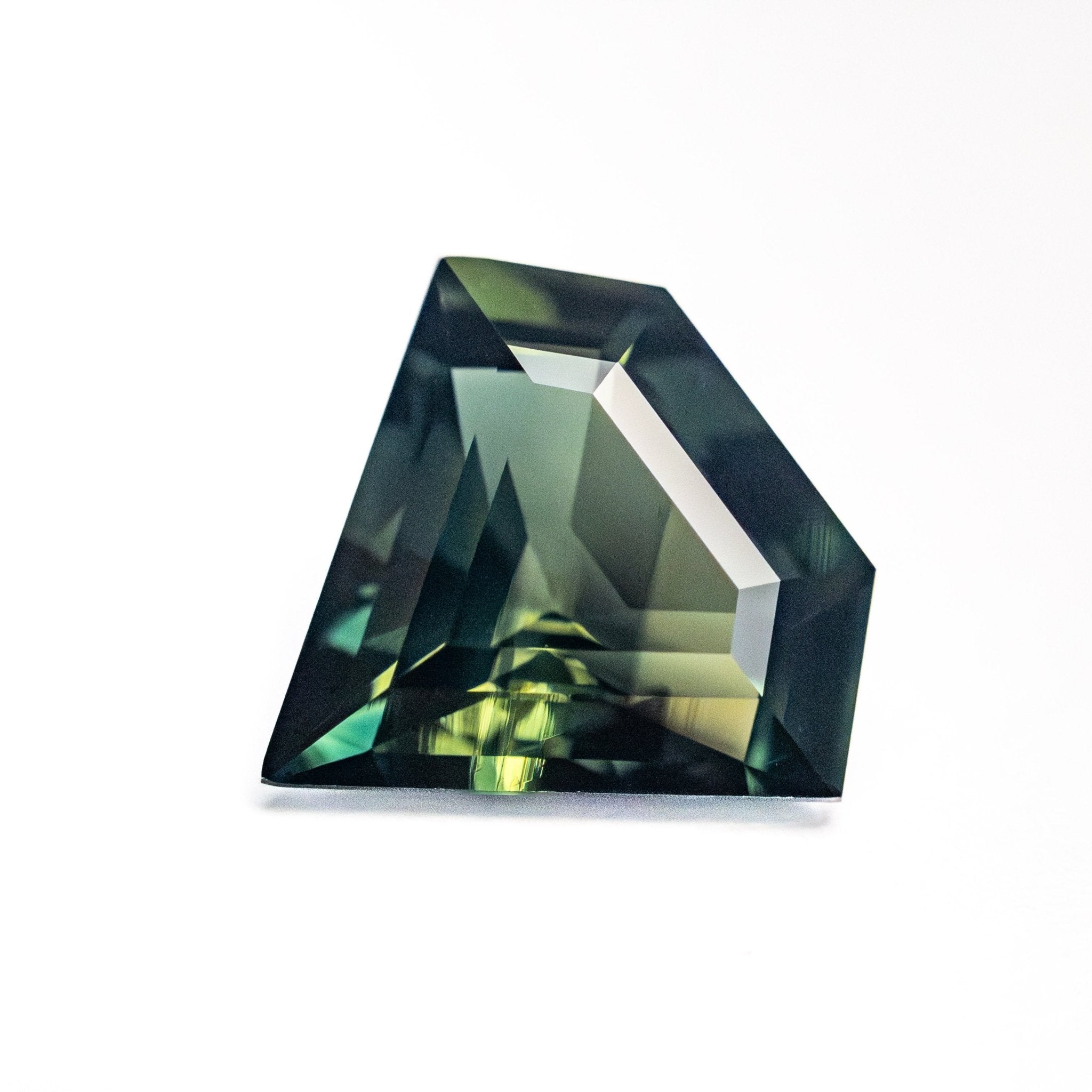2.84ct 9.76x10.81x4.72mm Shield Step Cut Sapphire 26727-01 - MTD