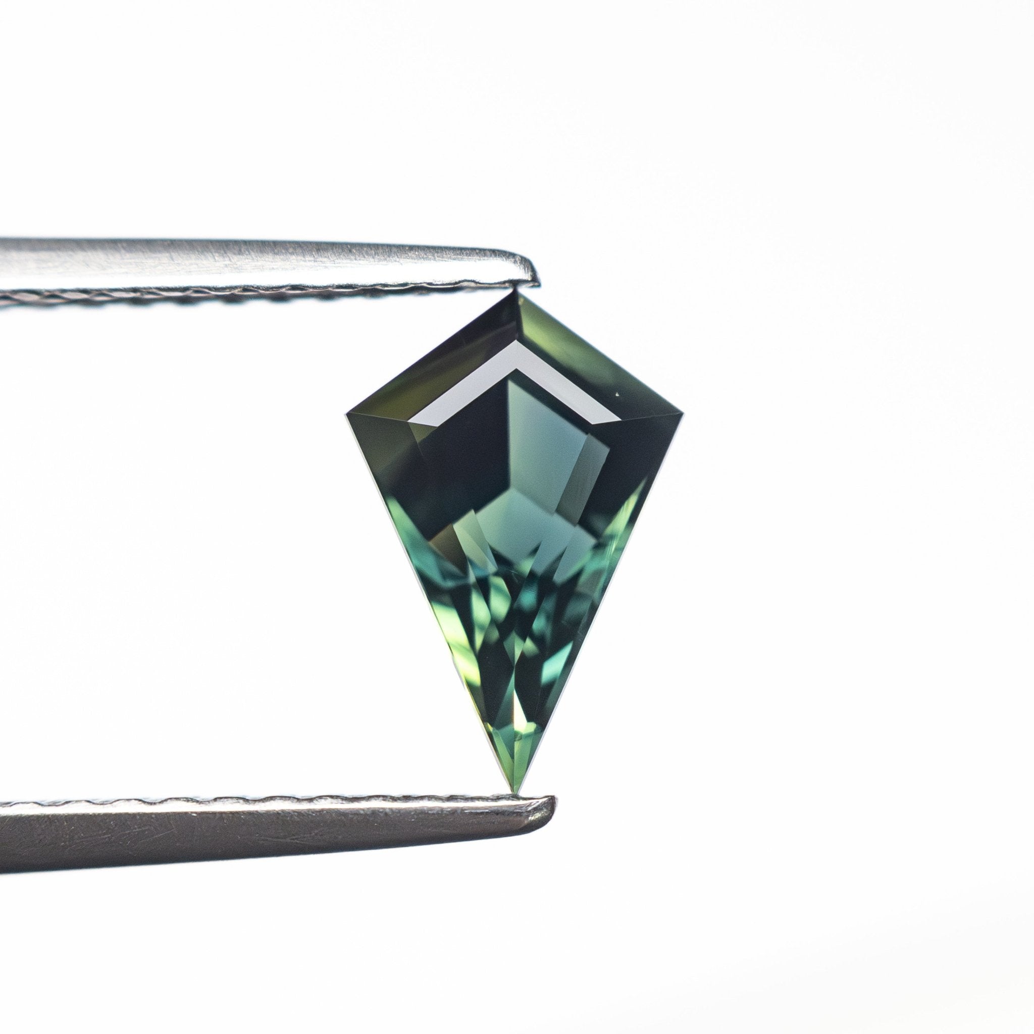 1.03ct 9.08x6.08x3.79mm Kite Step Cut Sapphire 27138-04 - MTD