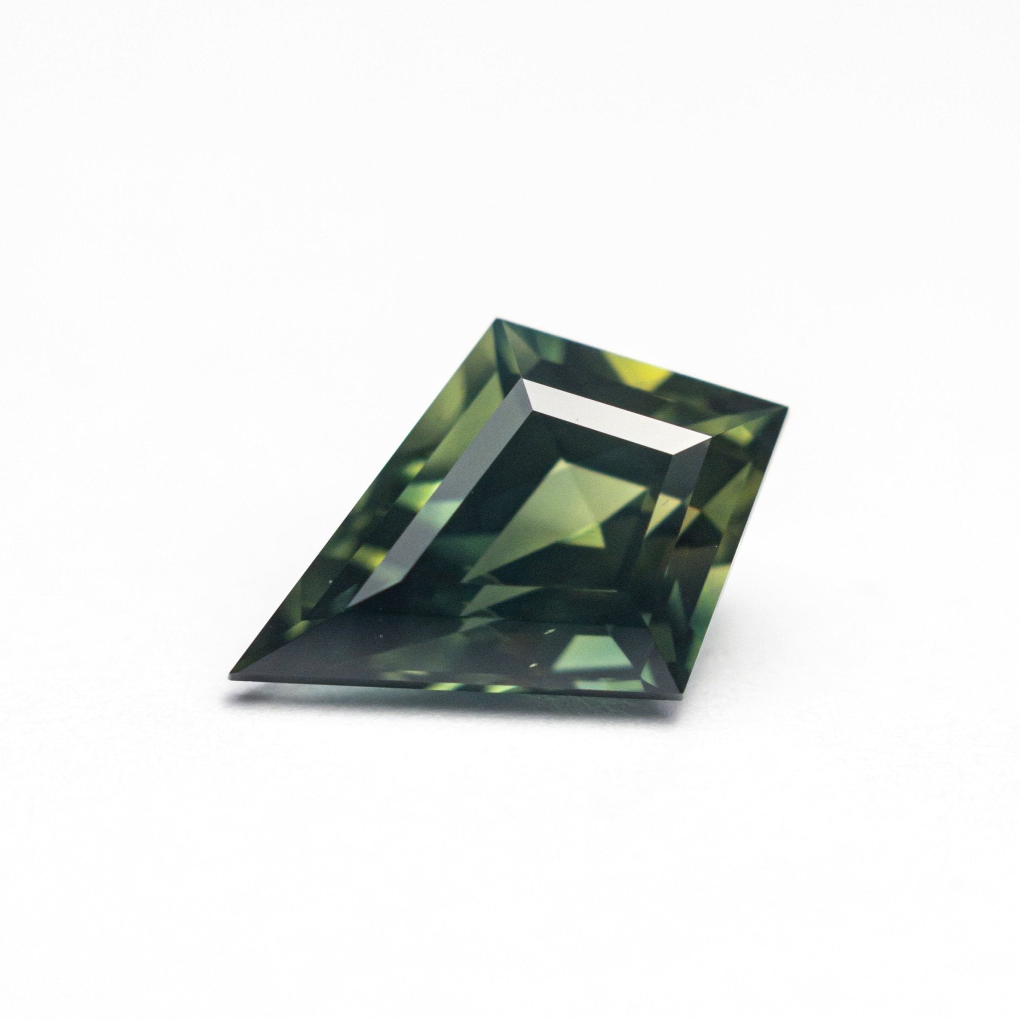 2.46ct 11.71x8.79x4.92mm Kite Step Cut Sapphire 27140 - 02 - MTD