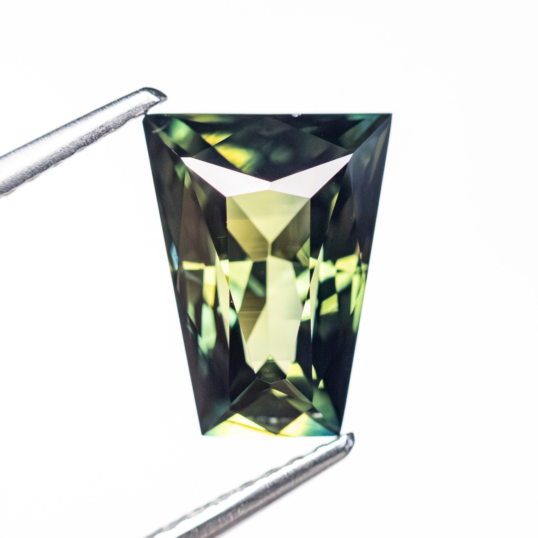 3.29ct 10.12x7.75x5.43mm Trapezoid Brilliant Cut Sapphire 27143 - 01 - MTD