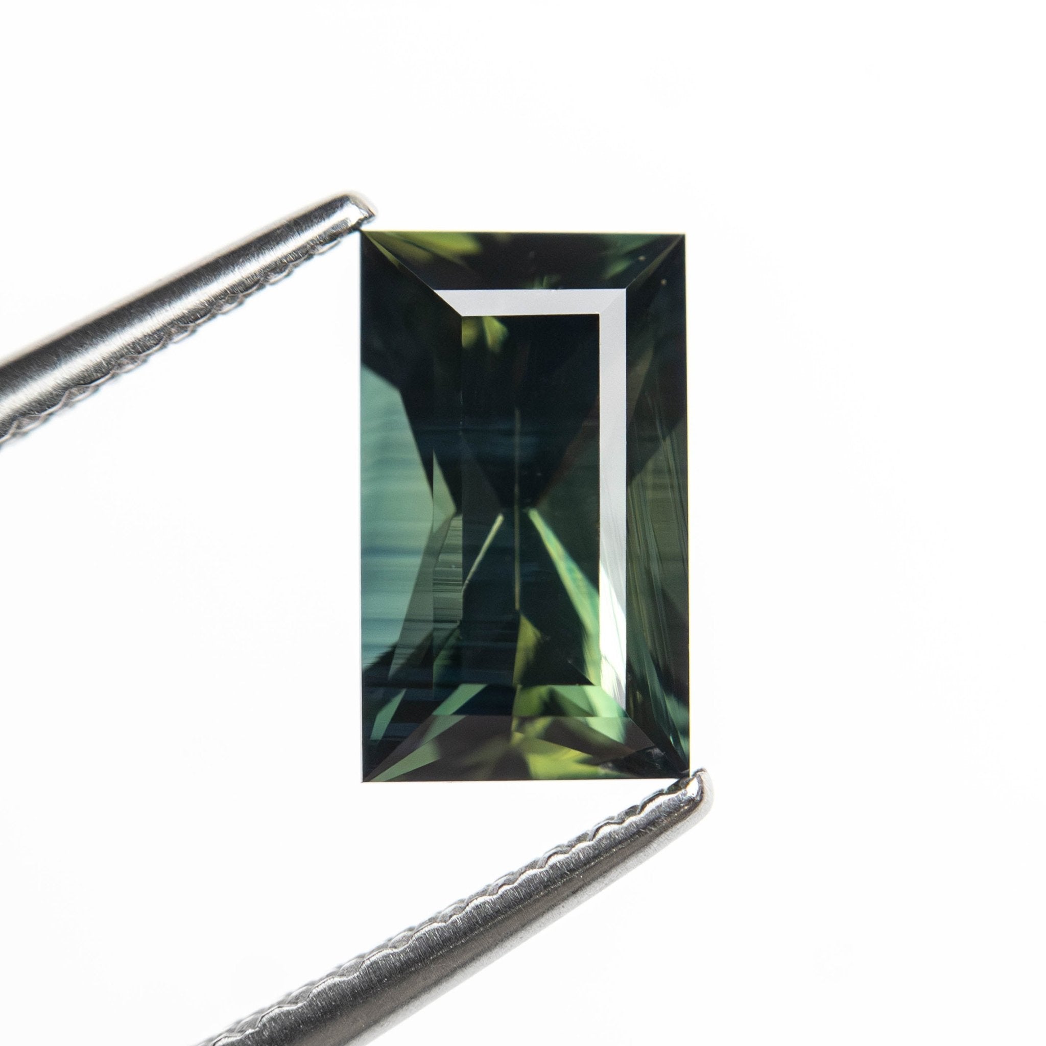 1.54ct 8.20x4.90x4.06mm Rectangle Step Cut Sapphire 27323-01 - MTD