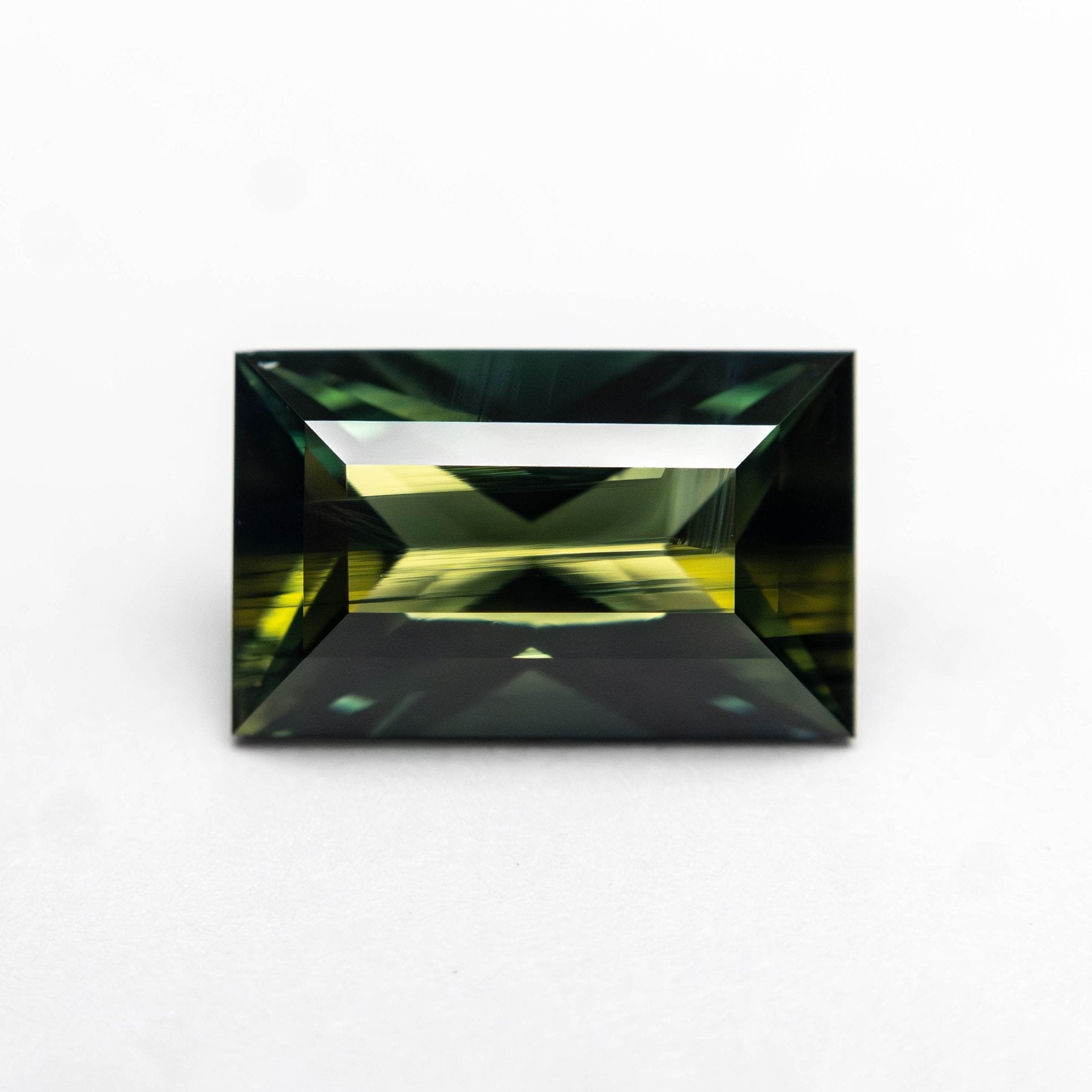 2.24ct 9.26x5.80x4.41mm Rectangle Step Cut Sapphire 27324 - 02 - MTD