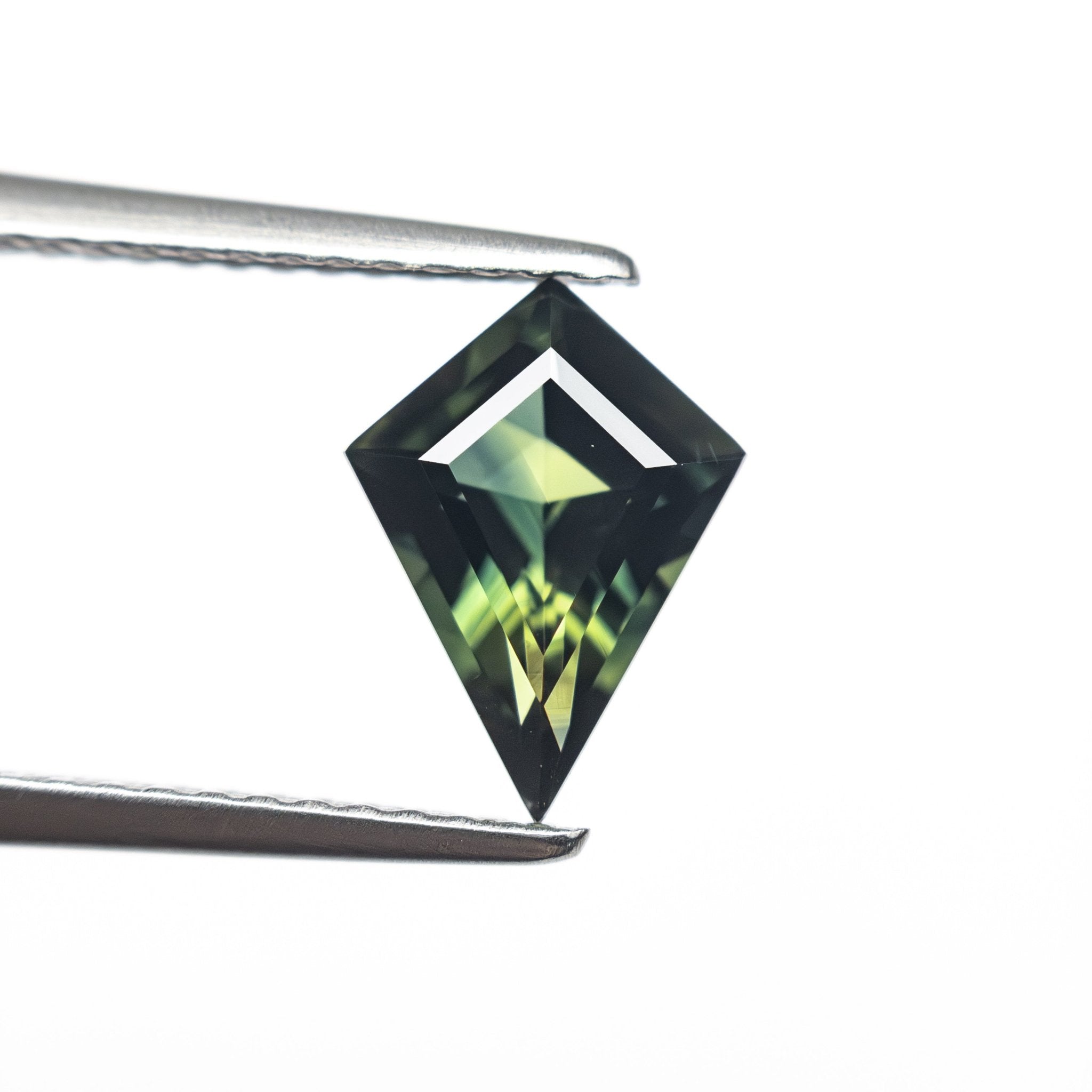 1.24ct 9.52x6.20x3.61mm Kite Step Cut Sapphire 27326 - 02 - MTD
