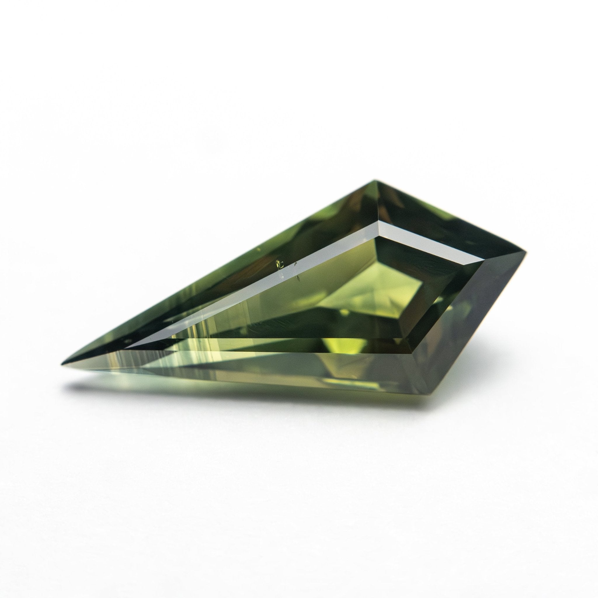1.87ct 13.74x6.42x4.00mm Kite Step Cut Sapphire 27328 - 02 - MTD