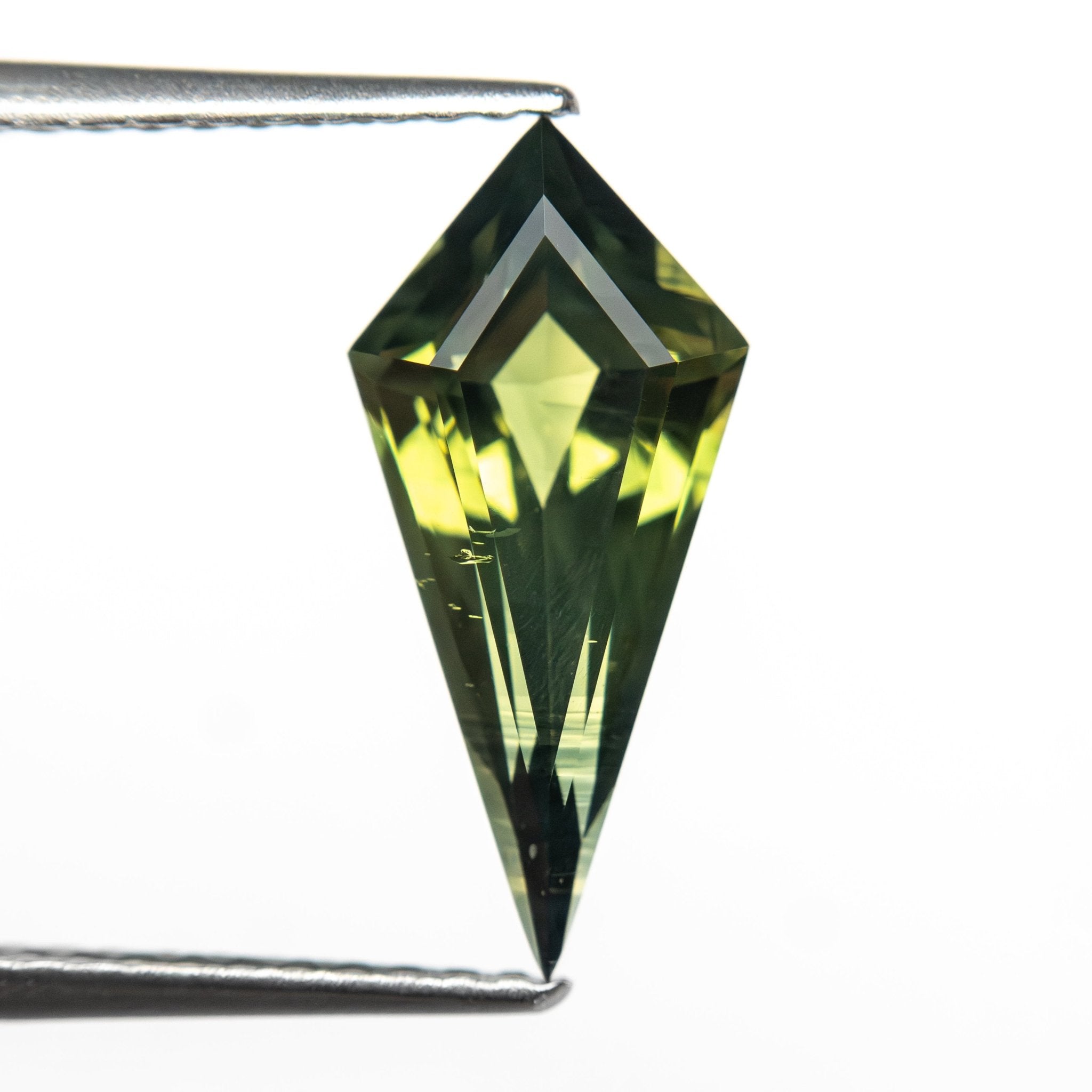 1.87ct 13.74x6.42x4.00mm Kite Step Cut Sapphire 27328 - 02 - MTD