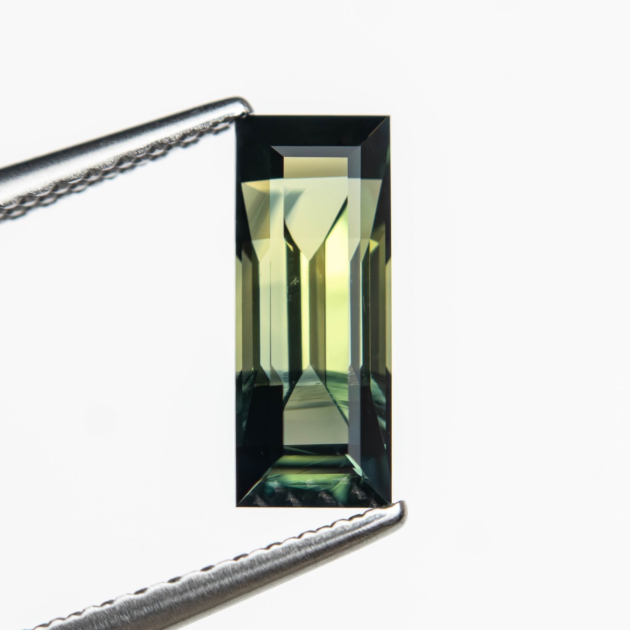 1.42ct 9.72x3.88x3.62mm Rectangle Step Cut Sapphire 27330 - 01 - MTD