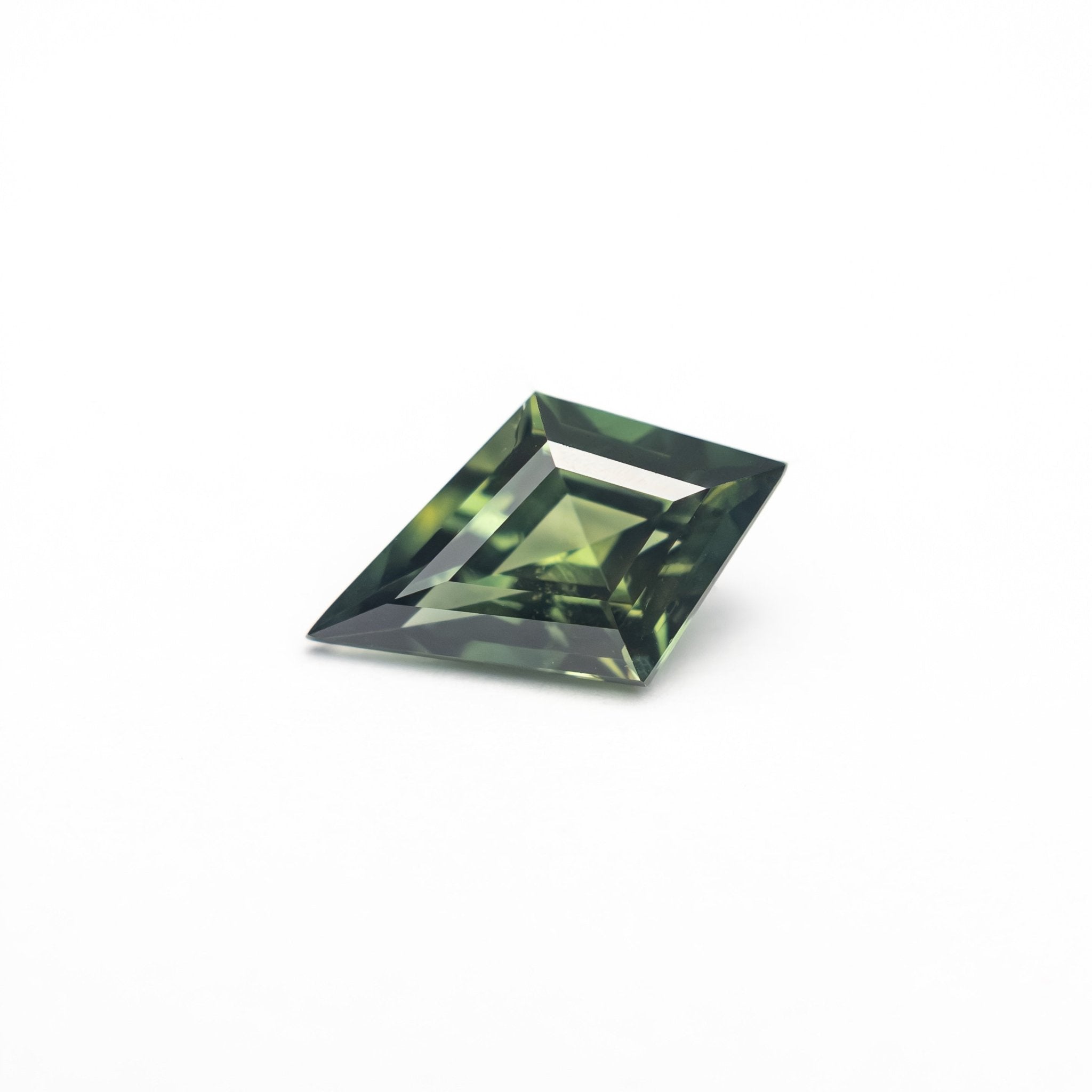 0.70ct 8.41x5.25x3.13mm Kite Step Cut Sapphire 27336 - 18 - MTD